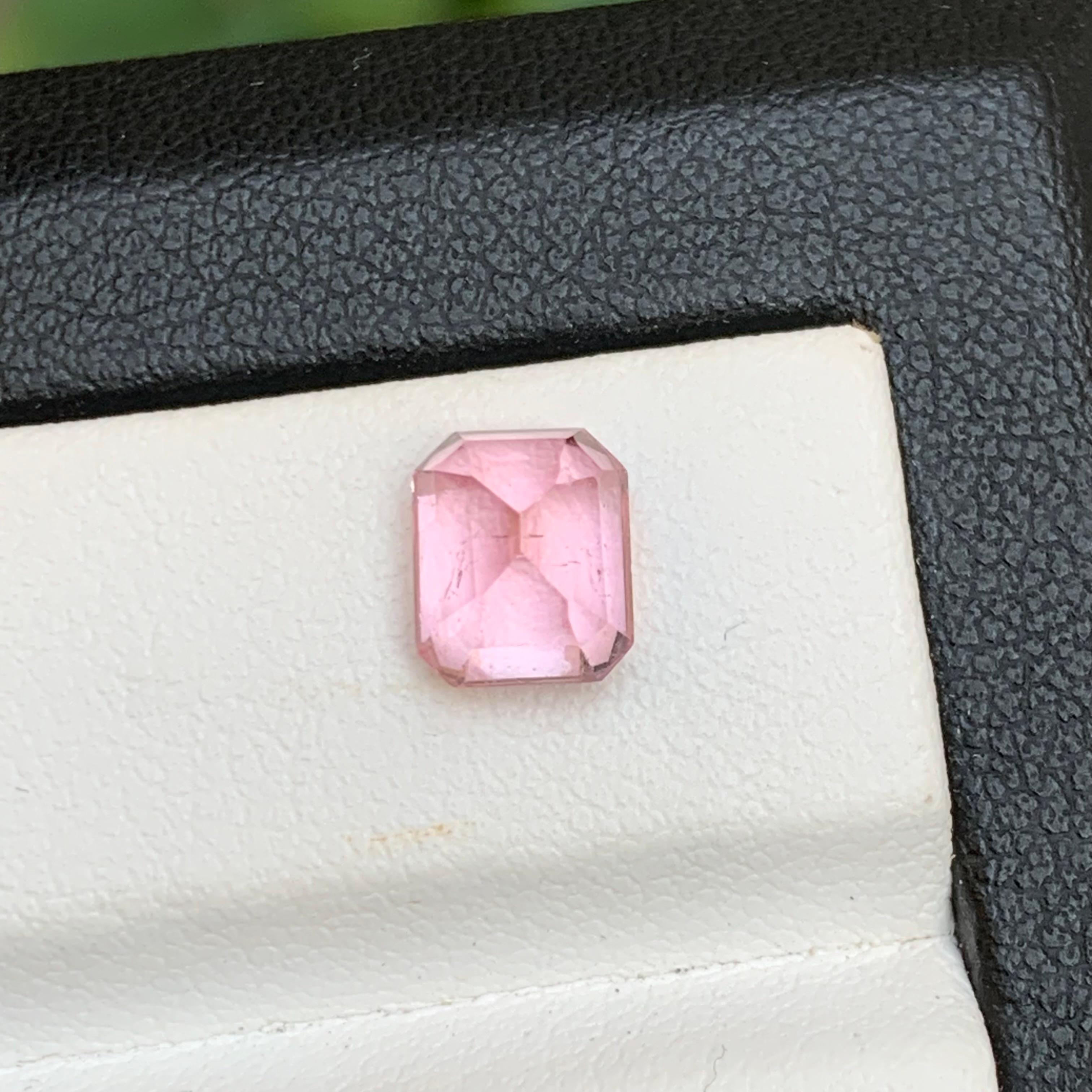 Babyrosa natürlicher Turmalin 2,20 Karat im Kissenschliff für Schmuck im Angebot 3