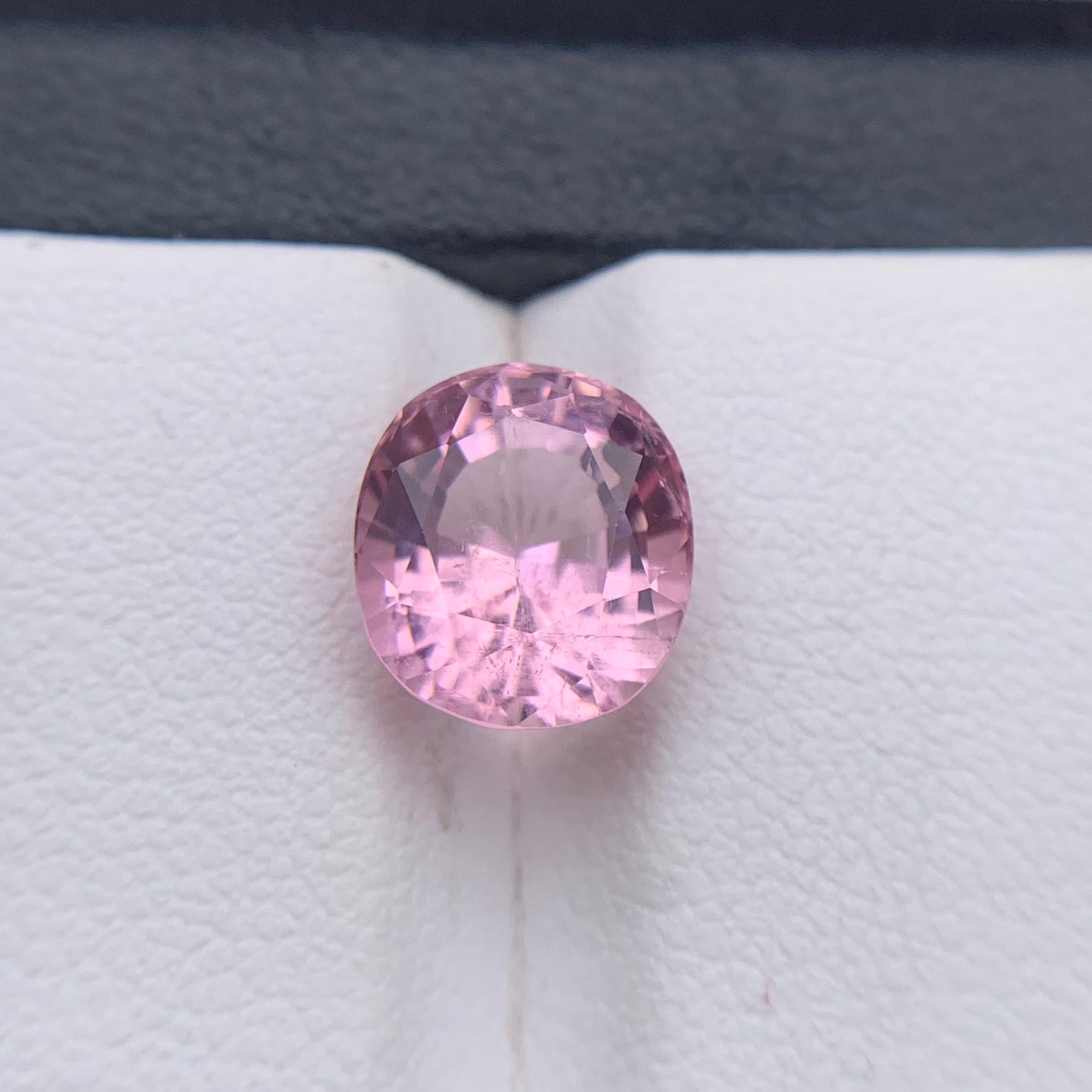 Rare Baby Pink Natural Tourmaline Loose Gemstone for Ring, Necklace Pendentif or any other Jewelry Setting Oval Cushion Cut !!!

💎 TYPE DE PIERRE PRÉCIEUSE : Tourmaline 
⚖️ POIDS : 3,75 Carats
🪚 SHAPE & CUT : Coupe coussin ovale
📏 TAILLE (MM) :