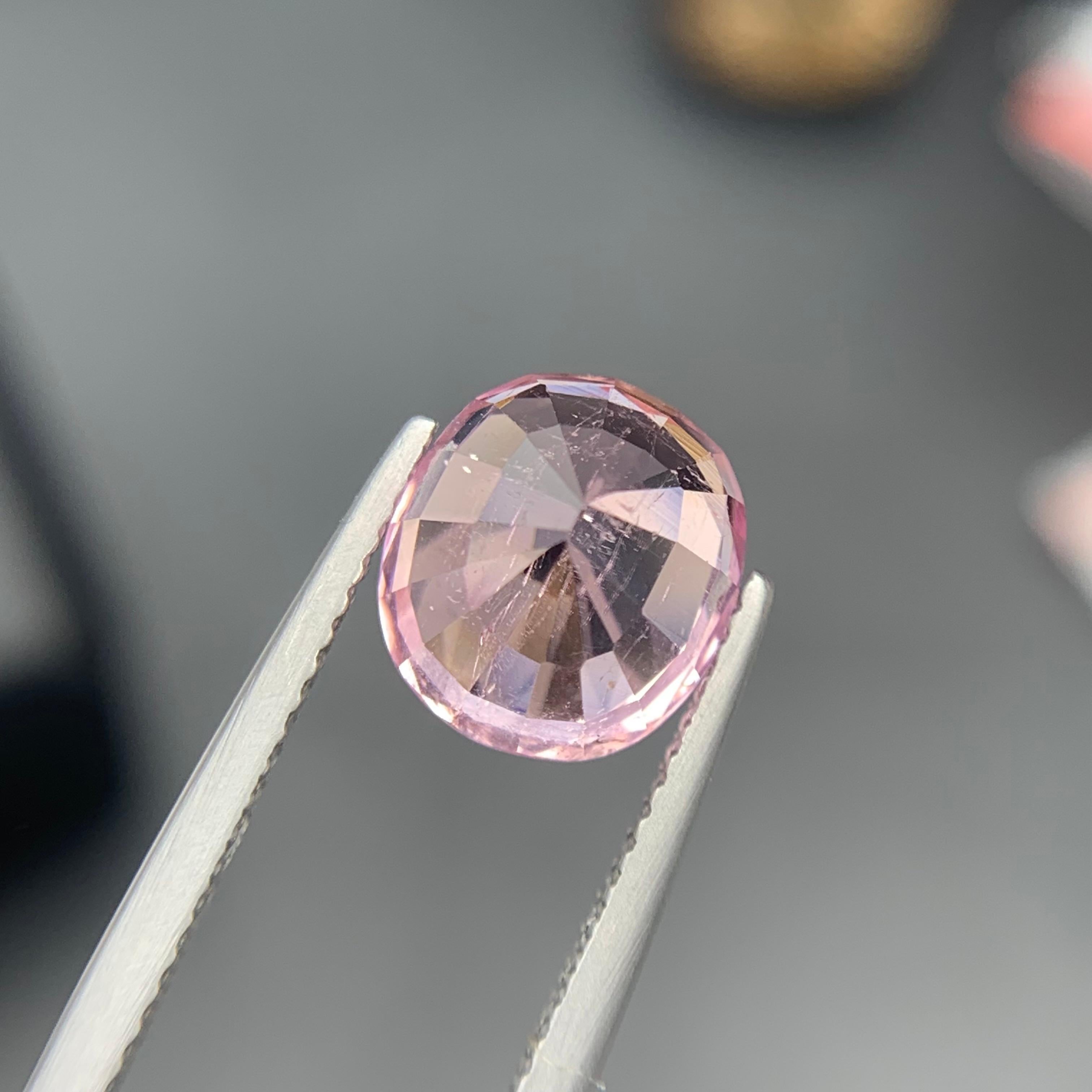 Bague en tourmaline naturelle rose pâle, pendentif pierre précieuse non sertie de 3.75 carats taille coussin en vente 3