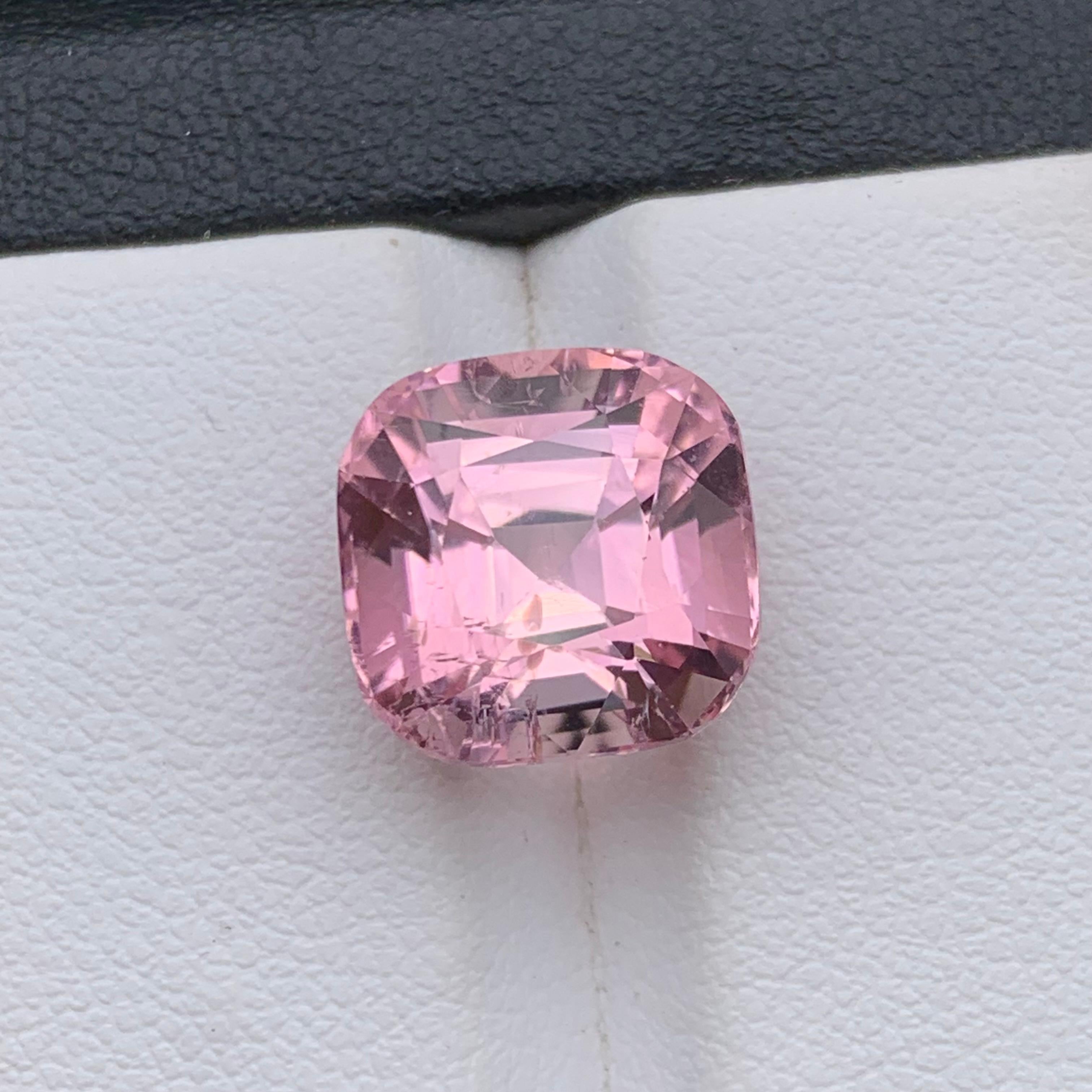 Anillo de Turmalina Natural Rosa Bebé, Colgante Gema Suelta 8,35 Quilates Corte Cojín Contemporáneo en venta