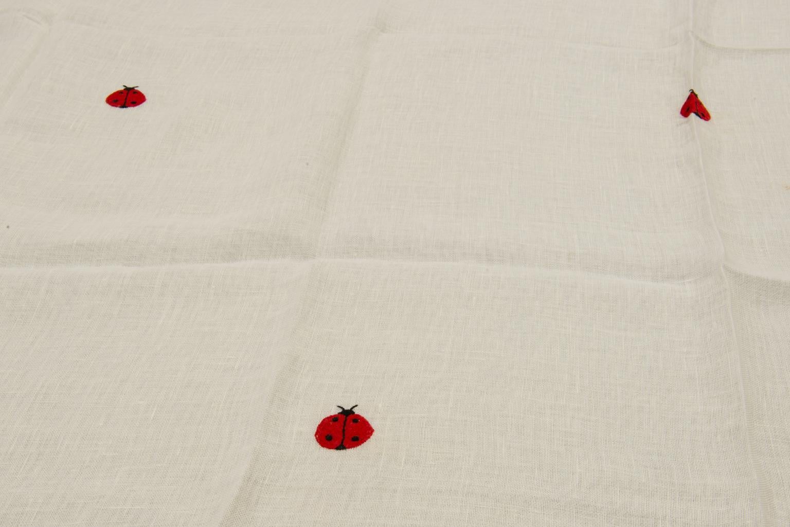 Ensemble pour bébé avec étui, oreiller et rideau en forme de coussin de coccinelle Excellent état - En vente à Alessandria, Piemonte