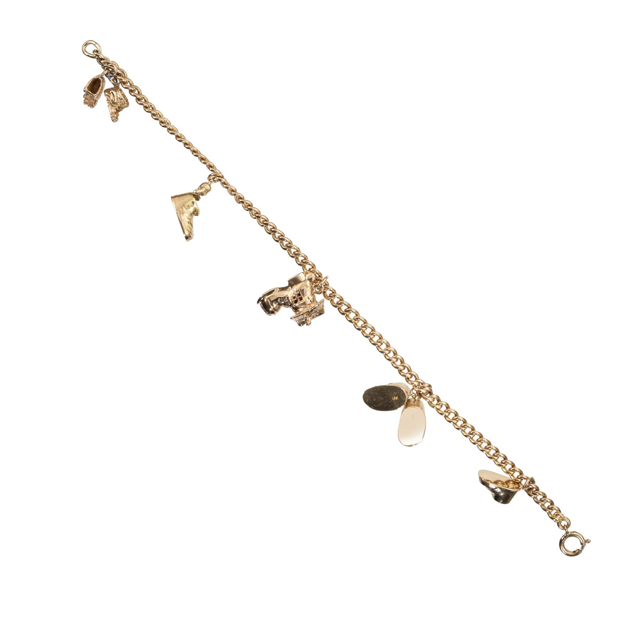 Bracciale per bambini in oro giallo con charm 3D a tema scarpe In condizioni buone in vendita a Stamford, CT