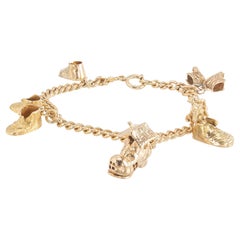 Bracelet bébé en or jaune à breloques en forme de chaussures avec thème 3D