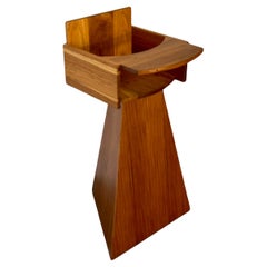 Seggiolone per bambini in teak, disegnato e realizzato a mano da Rafael Calvo Seggiolone per bambini in teak, disegnato e realizzato a mano da Rafael Calvo