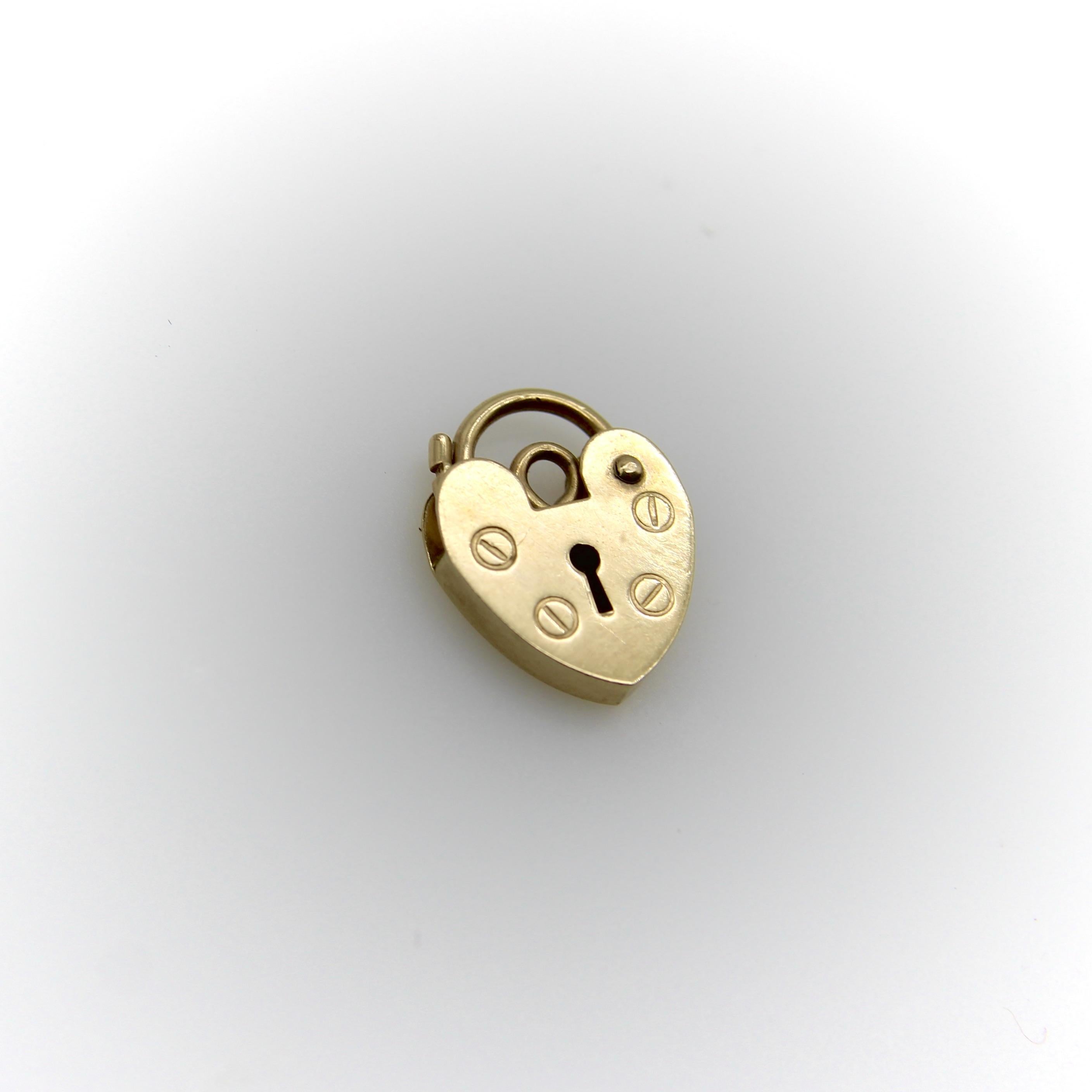 Baby Vintage 9K Gold Heart Padlock Charm In Good Condition In Venice, CA