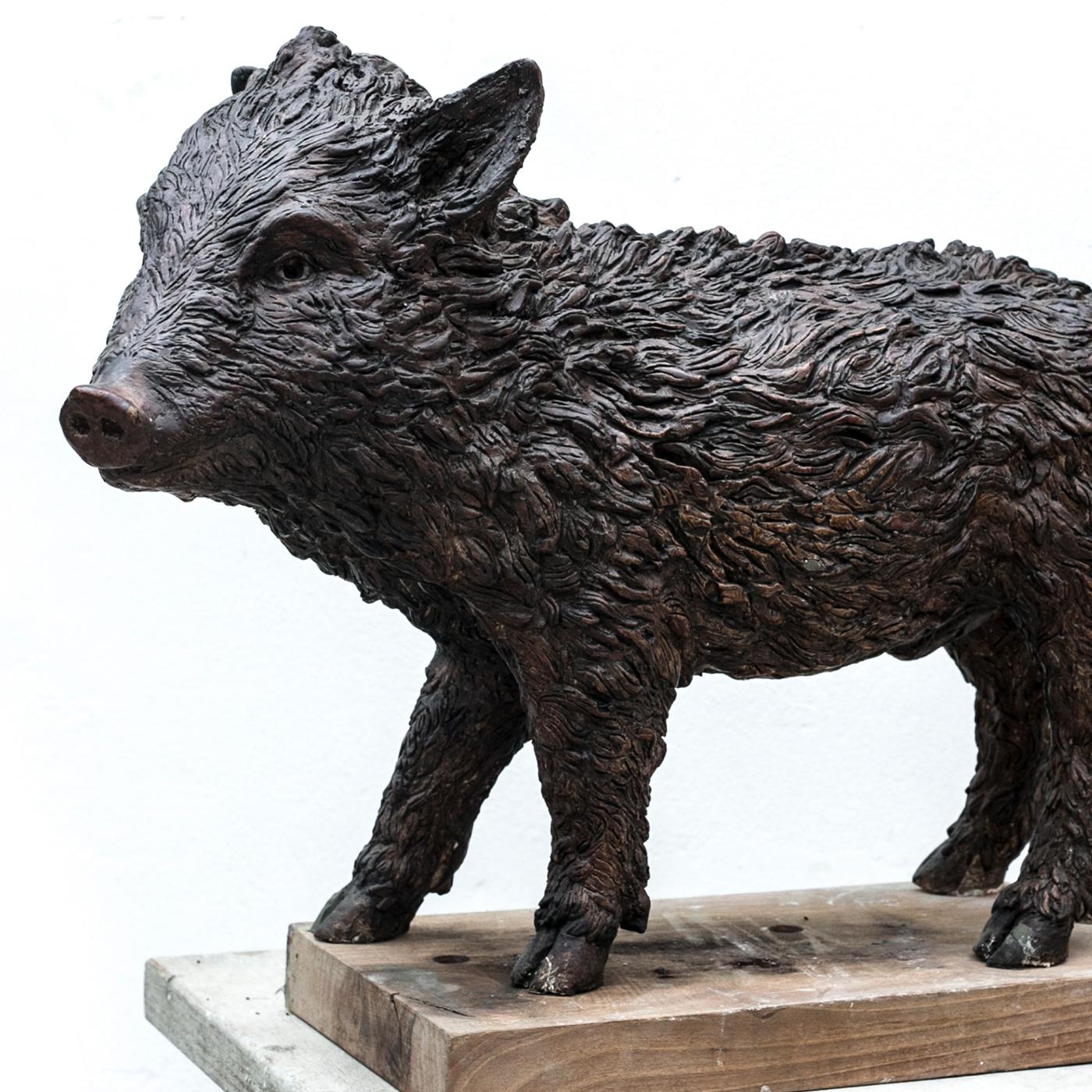 This baby wild boar is a superb sculpture crafted by Vincenzo Romanelli in 2011. Part of the landscape of the Tuscan countryside, the boar has been studied by the artist in its local habitat. This is part of a collection of pieces that depict this