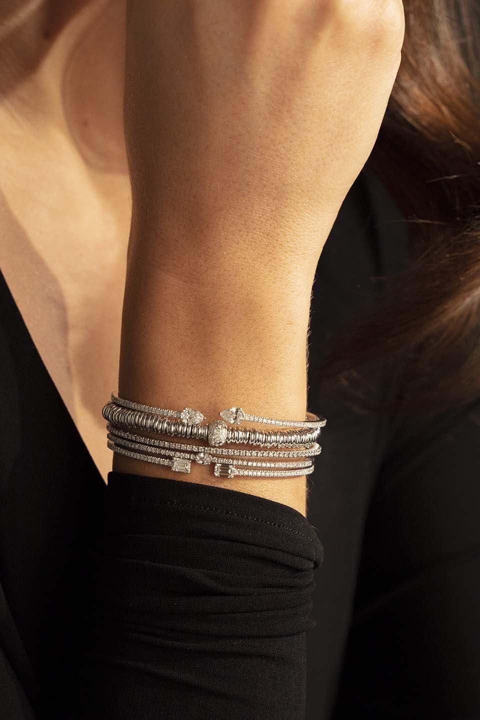 BabyBang Bracelet Diamonds / White Gold. Stretch white gold bracelet with white diamonds (0,36 ct.) set in white gold 18Kt. 
N.B: The price will differ depending on customer's wrist.

Practical. Attractive. Contemporary
The Bang collection,