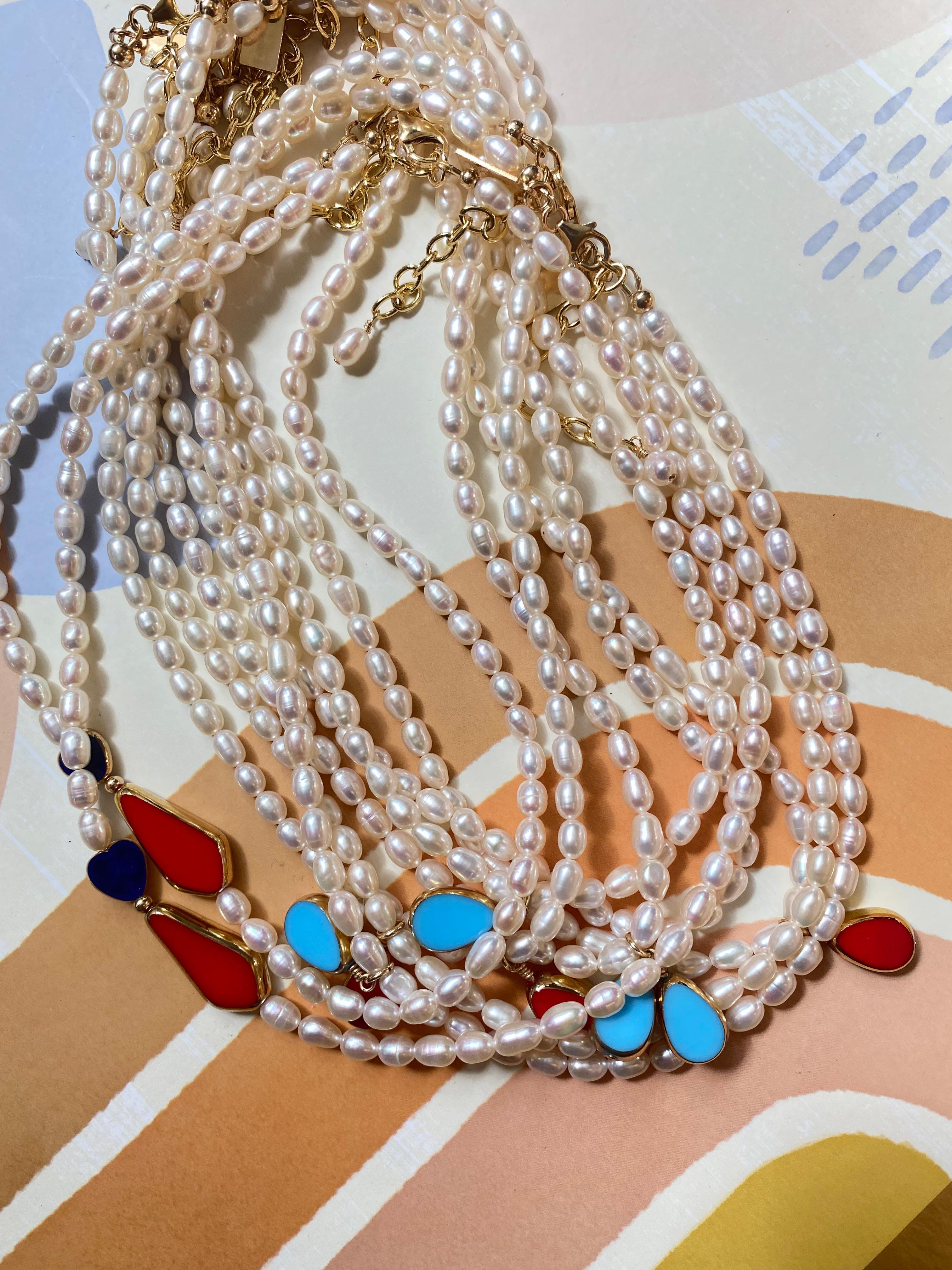Non taillé Alex Collier allemand vintage bleu pâle bordé de perles en or 24 carats en vente