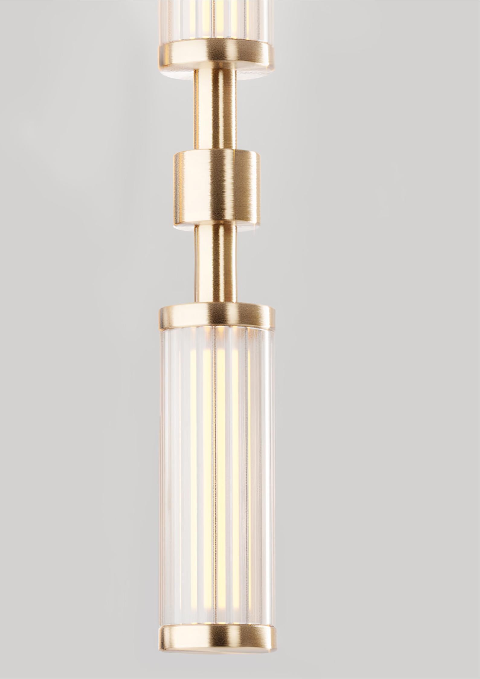 The Babylone ceiling lamps are a sculptural, majestic piece. Thanks to the vertical proportions and the exquisite refinement of brass and marble, they captivate attention from every vantage poin. Emitting a diffused, crystal-clear light, they