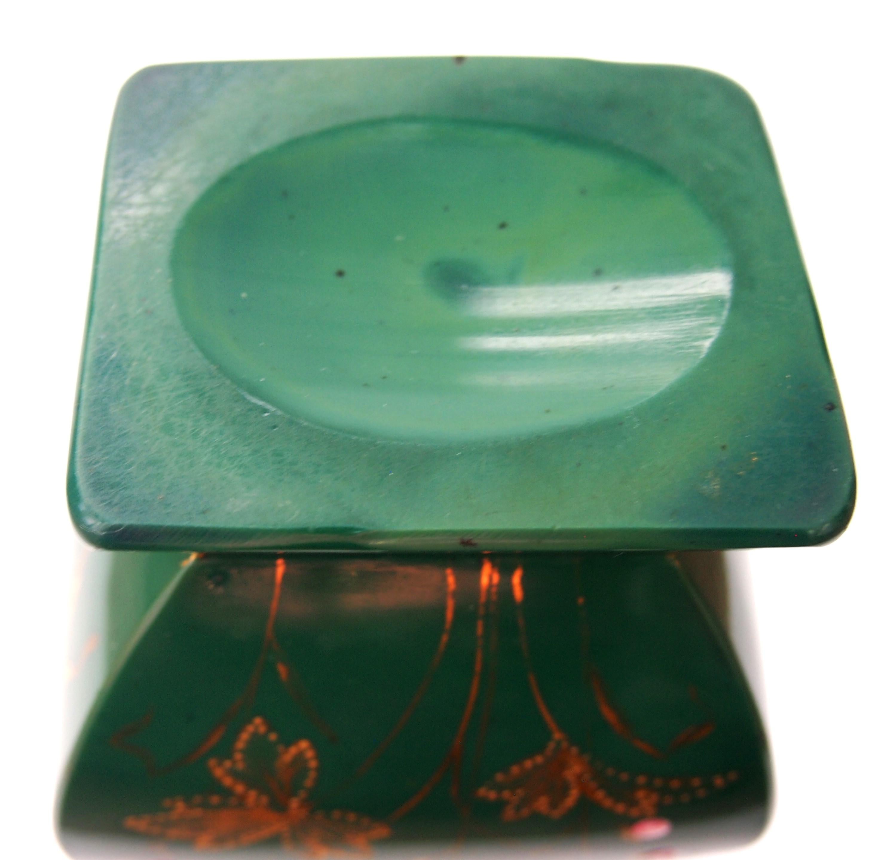 Baccarat Aesthetic Movement Vaso in vetro litialino smaltato verde c.C. 1890 in vendita 1