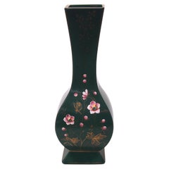 Baccarat Aesthetic Movement Vaso in vetro litialino smaltato verde c.C. 1890