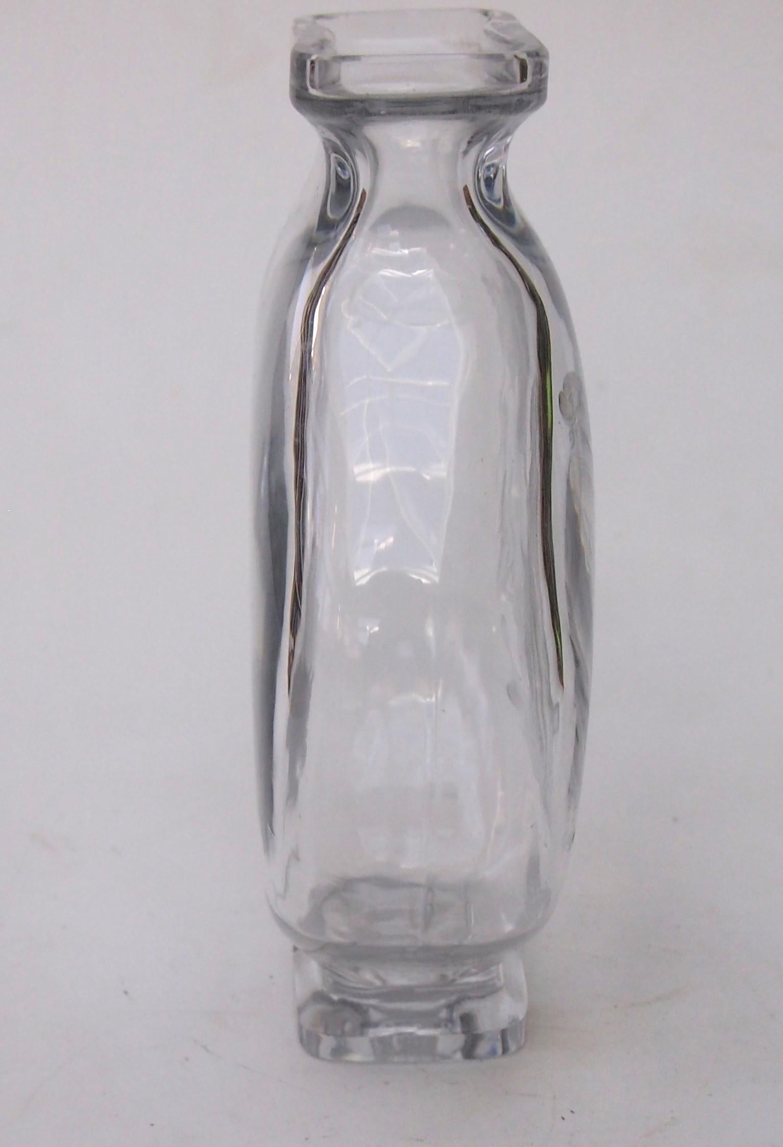 Baccarat Aesthetic movement intaglio cut glass vase c 1880 In Good Condition For Sale In Worcester Park, GB