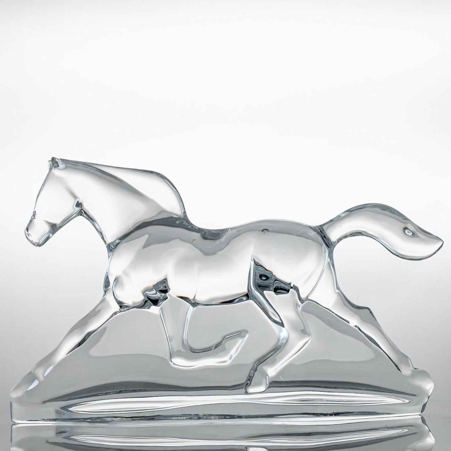 Lusso al massimo, scultura in vetro di alta gamma di Baccarat, Francia.

La scultura è un cavallo chiamato 