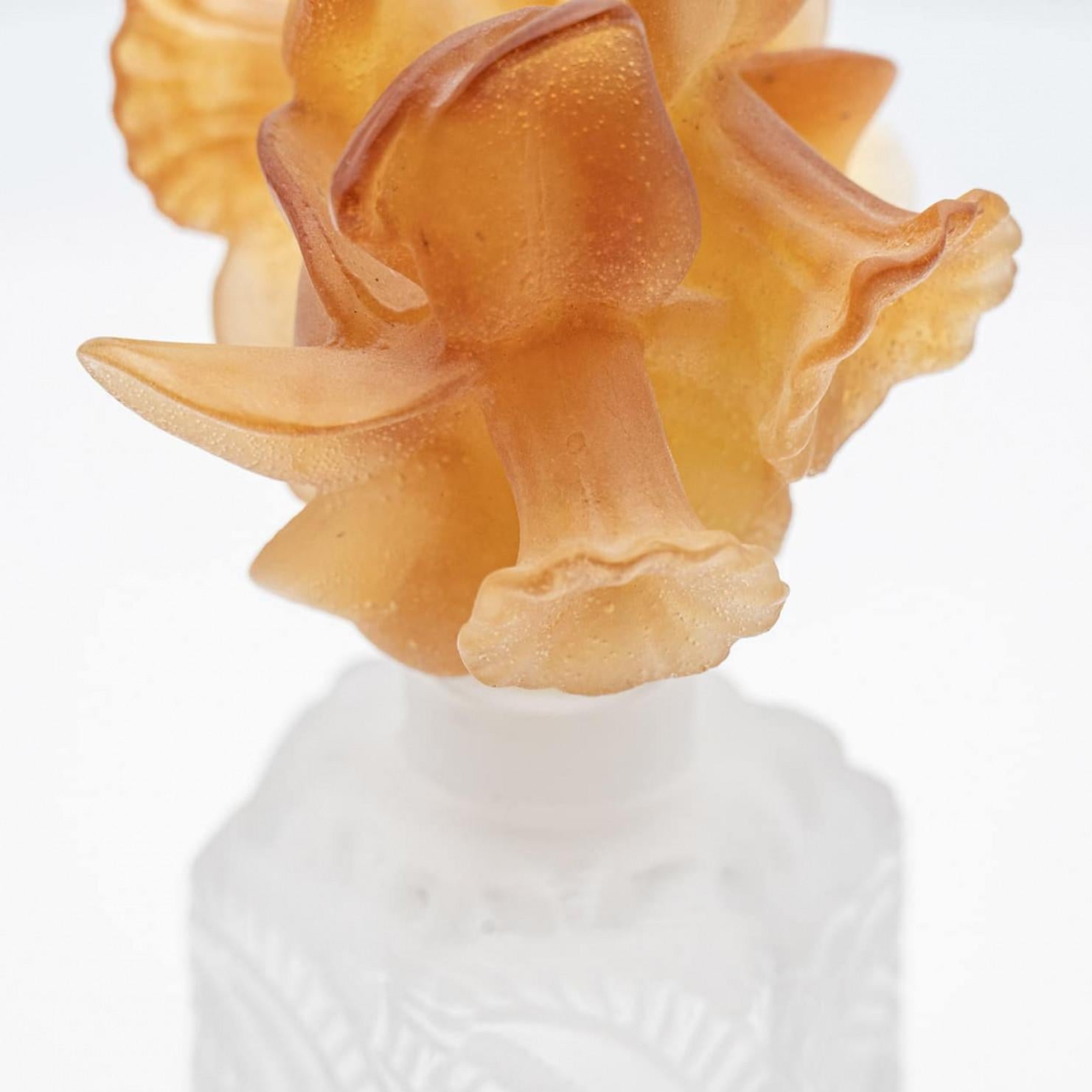 Mid-Century moderno Baccarat Bottiglia di fiori in vetro artistico, Francia in vendita