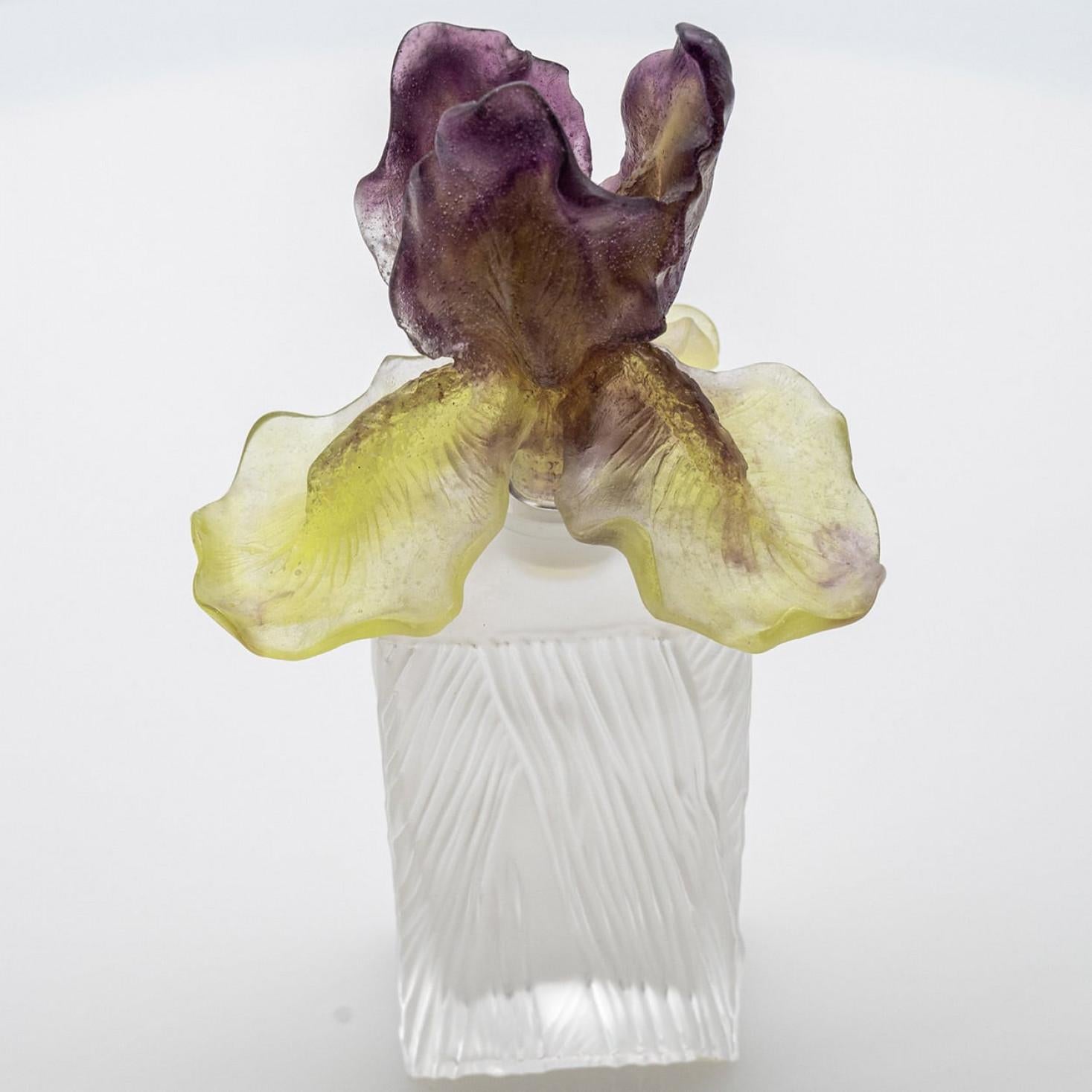 Francese Baccarat bottiglia di fiori in vetro artistico Iris, Francia (Copia) in vendita