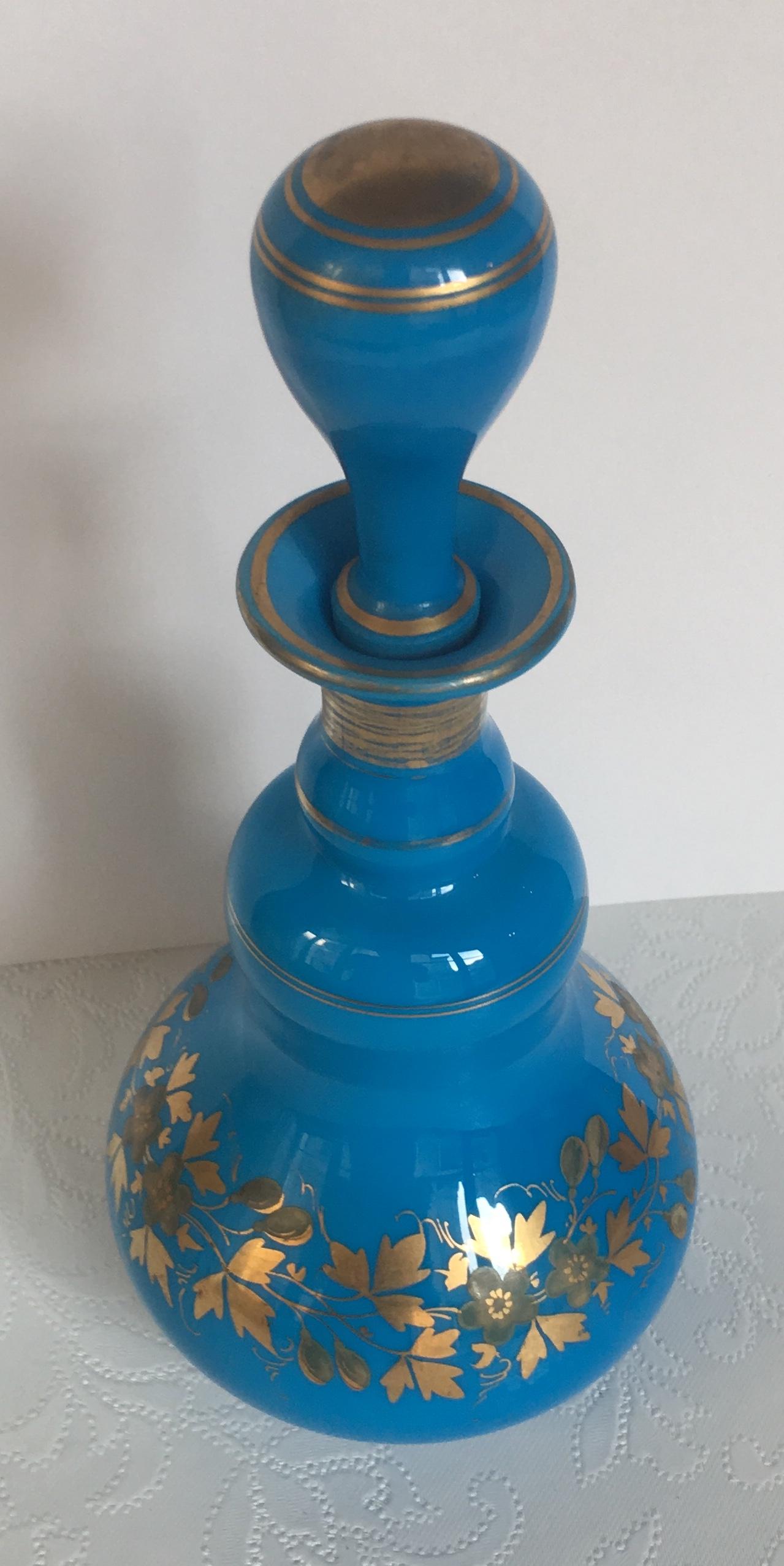 A beautiful French blue opaline glass perfume bottle dating from the 19th century. Unsigned Baccarat piece. 

Very attractive piece. Please see photos for details. Very good condition with some minor fading from use. 

No cracks or chips. 
 