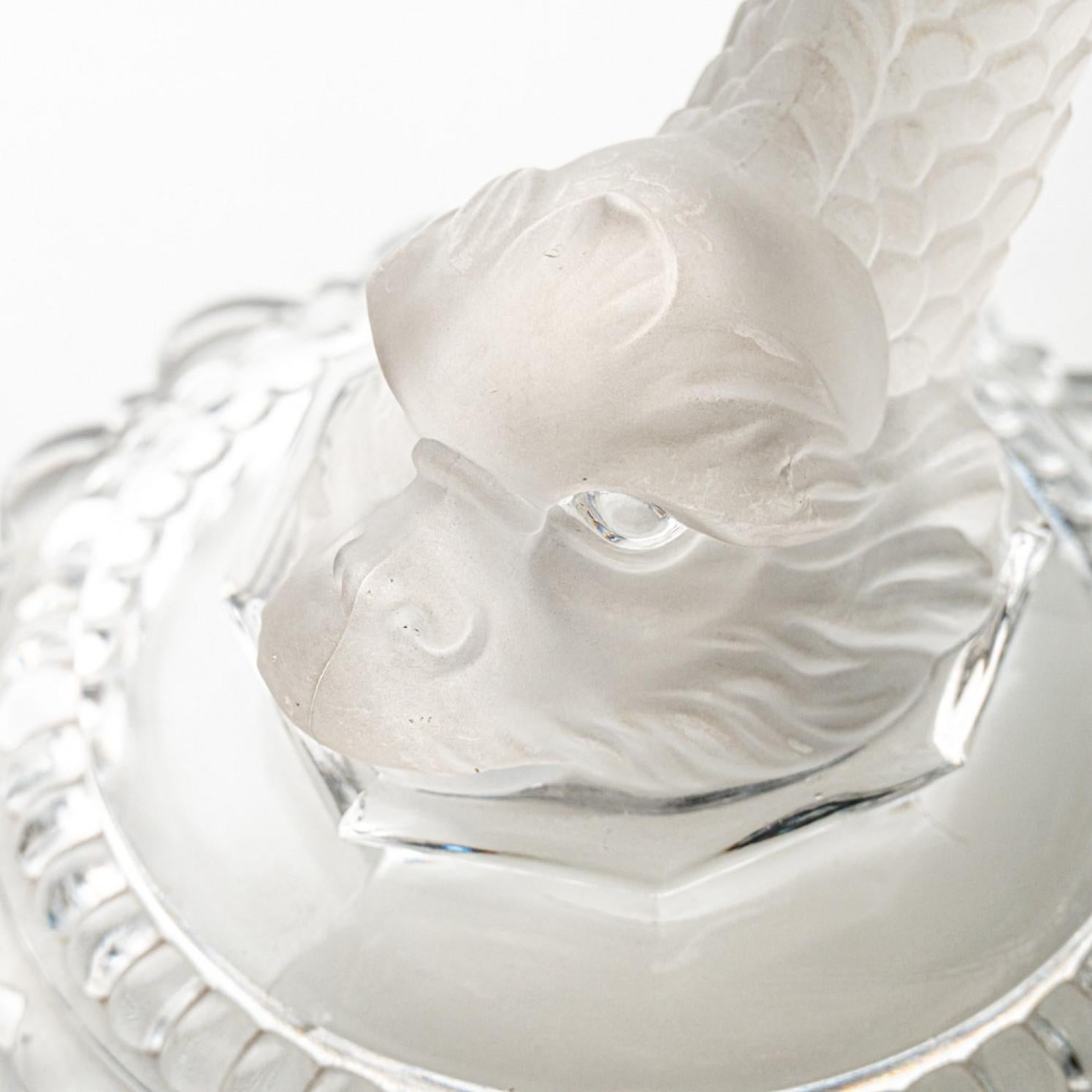 Cuenco y jarrón de Baccarat con decoración grabada, hacia 1920 Otro en venta