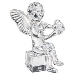 Figurita de cristal transparente de Baccarat con Cupido sosteniendo un corazón, Francia