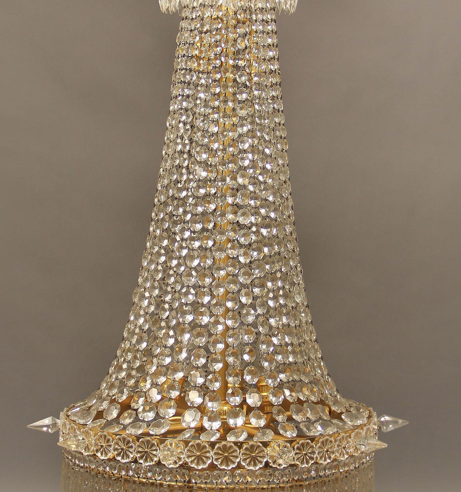Beautiful Late 19th Century Gilt Bronze Beaded Drop Crystal Chandelier In Good Condition In New York, NY