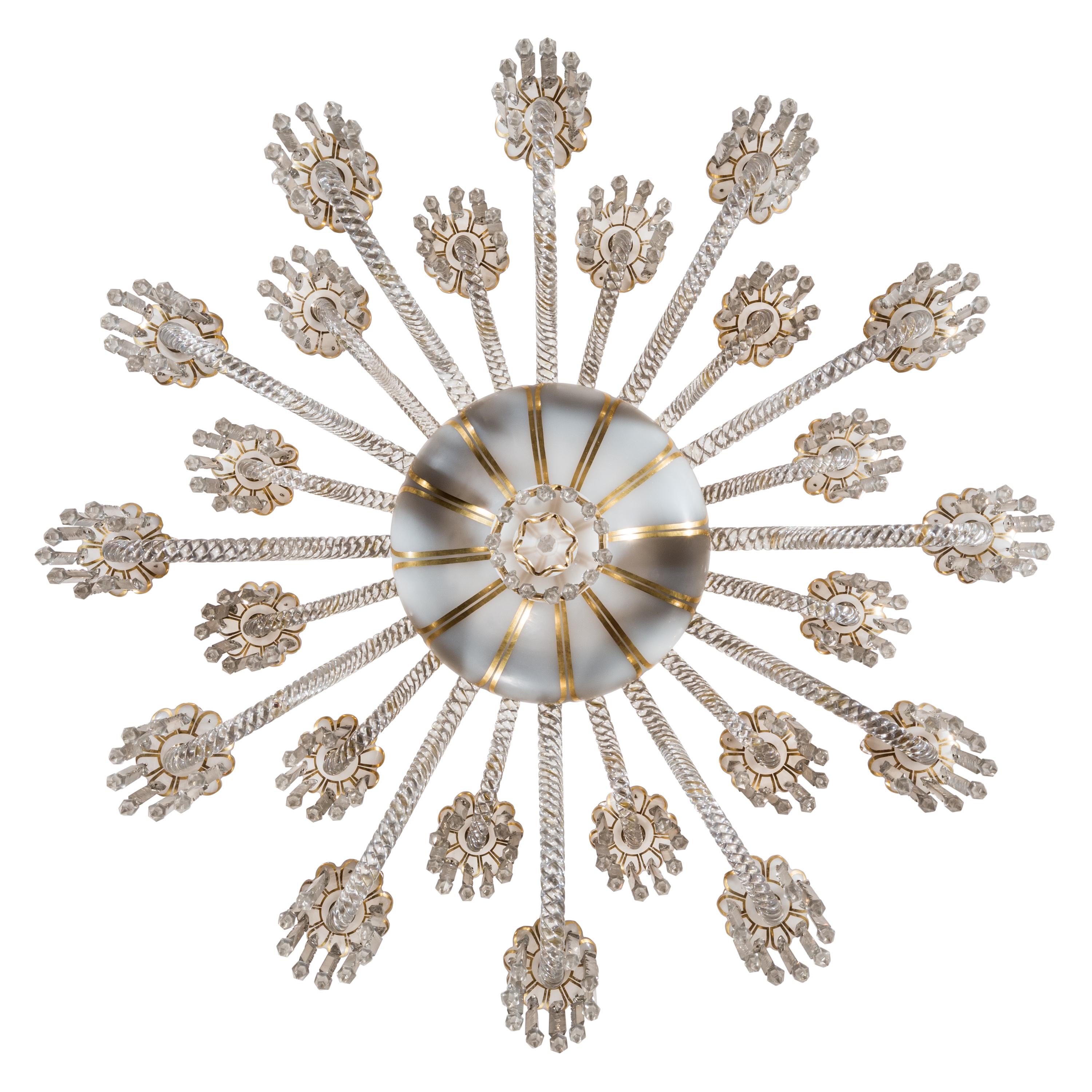 Spektakulär und wirklich selten. Der vierfache tulpenförmige Baluster (oder die zentrale Säule) dieser Lampe ist eine klassische opale Kronleuchterform und ahmt die Form einer Blumenvase mit Fuß nach. Diese Form wurde von ca. 1840 bis in die 1870er