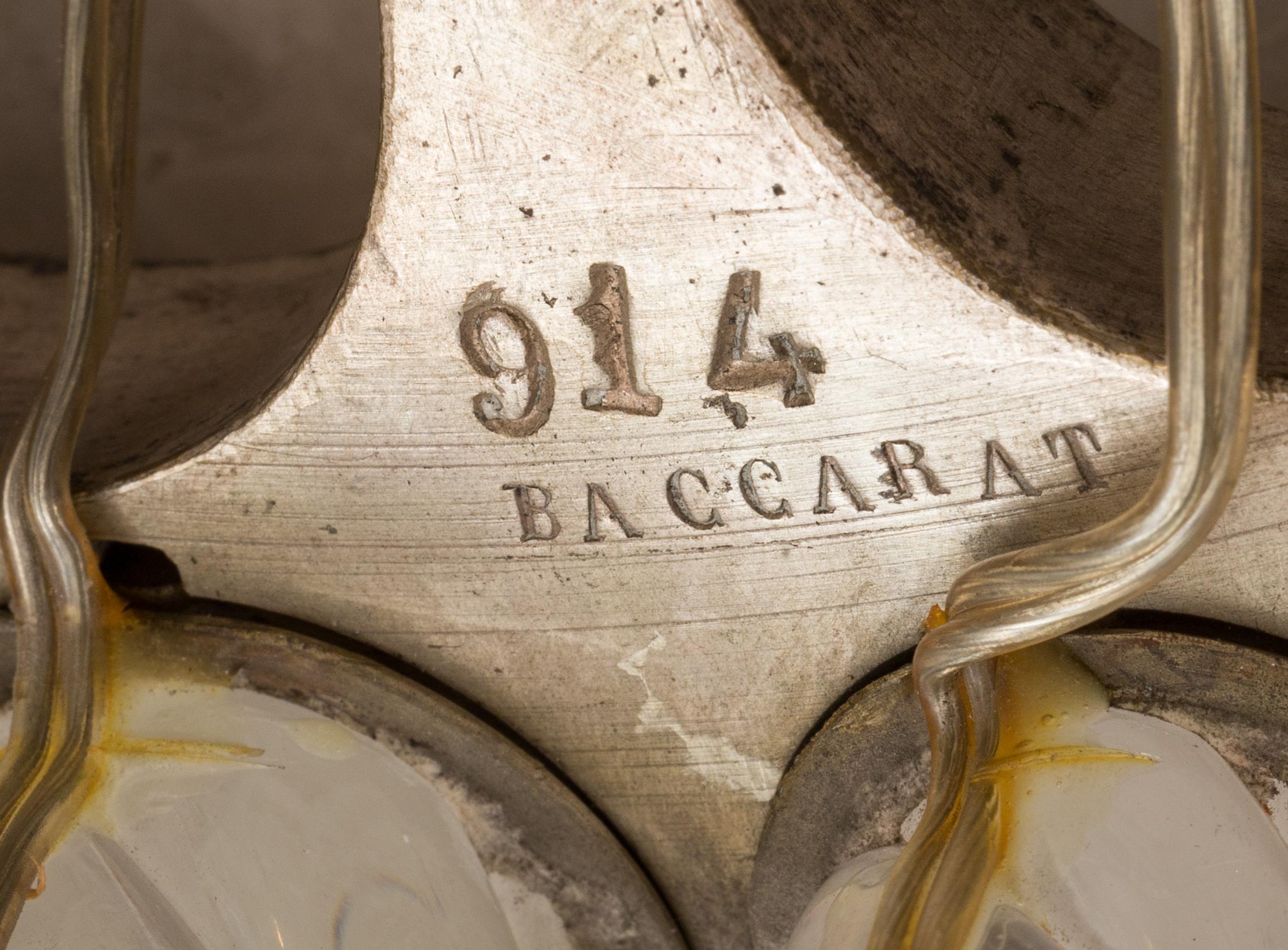 Baccarat Weißer Opalin-Kronleuchter des 19. Jahrhunderts, vierstöckig mit 24 Lights, signiert im Angebot 1