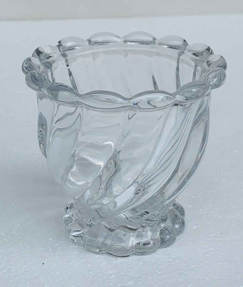This is a vintage Baccarat crystal Swirl pattern depose/ condiment jar.

The base has an etched Baccarat logo that says Baccarat France. It also has an embossed mark that says Baccarat Depose.

Measurements:
3.25 inches high x 3.25 inches