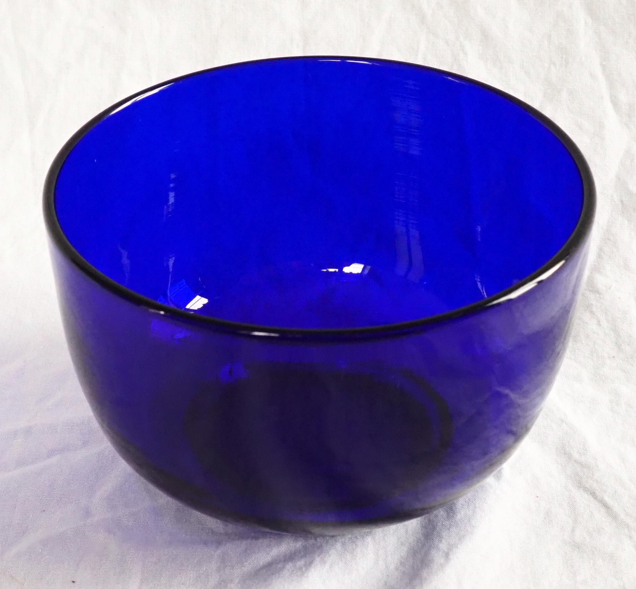 Art Nouveau Baccarat crystal bowl / ramekin, cobalt blue crystal - 19th century