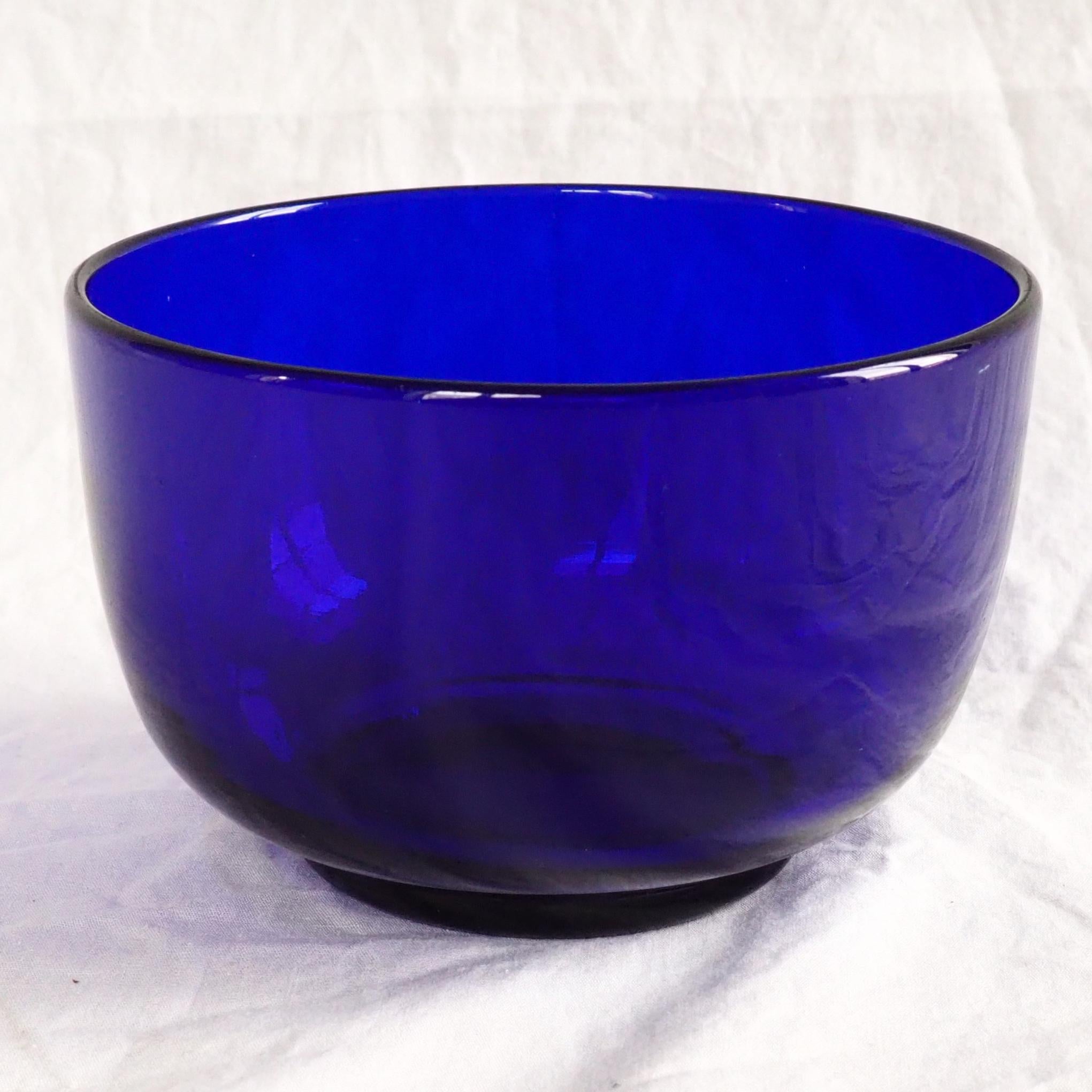 Crystal Baccarat crystal bowl / ramekin, cobalt blue crystal - 19th century