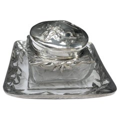 Boîte en cristal de Baccarat montée sur plat en argent sterling par "Escalier de Cristal"