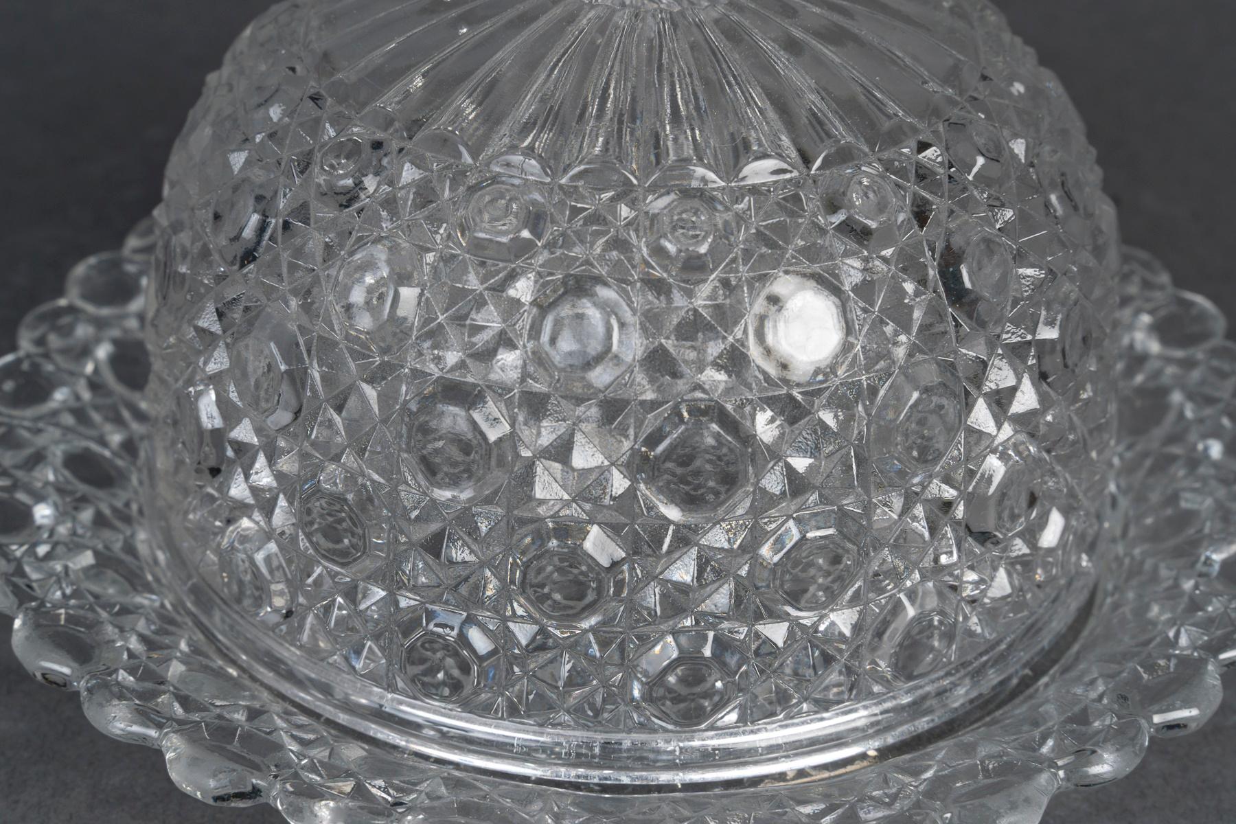 Piatto da burro in cristallo Baccarat, inizio XX secolo, stile Napoleone III. In condizioni buone in vendita a Saint-Ouen, FR
