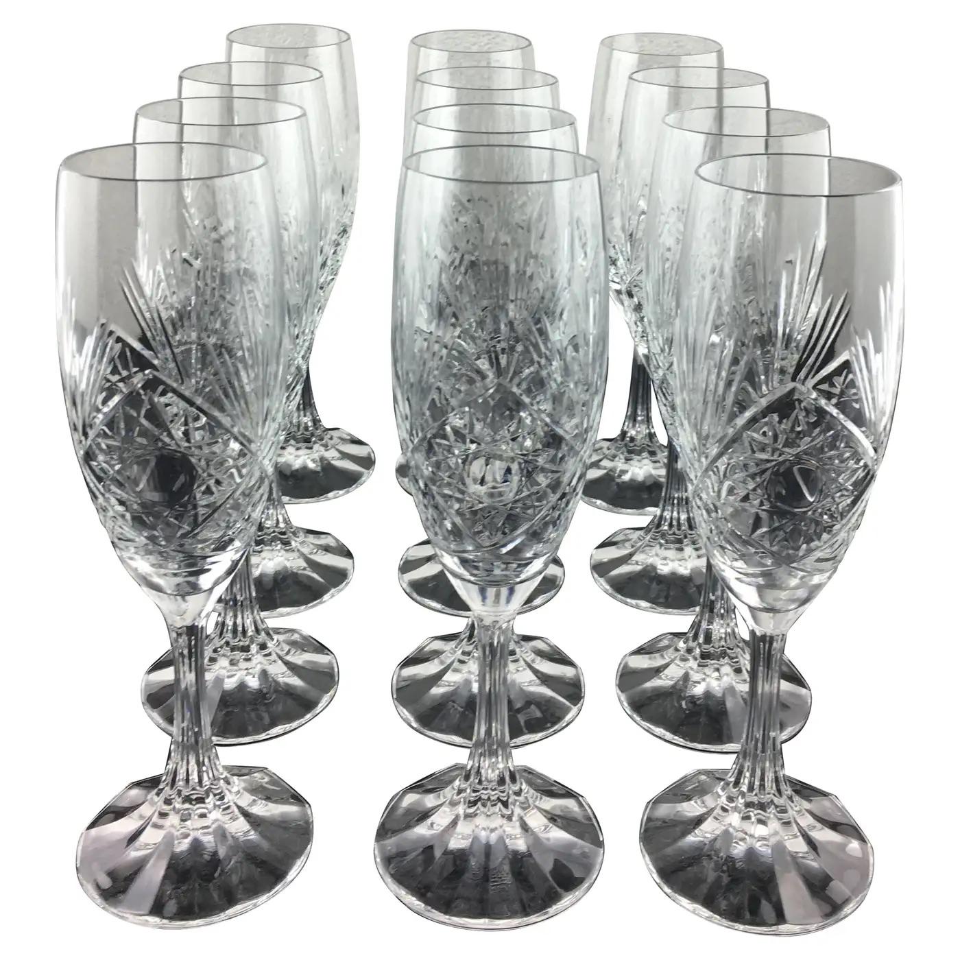 Flûtes à champagne en cristal de Baccarat, lot de 8 en vente 1