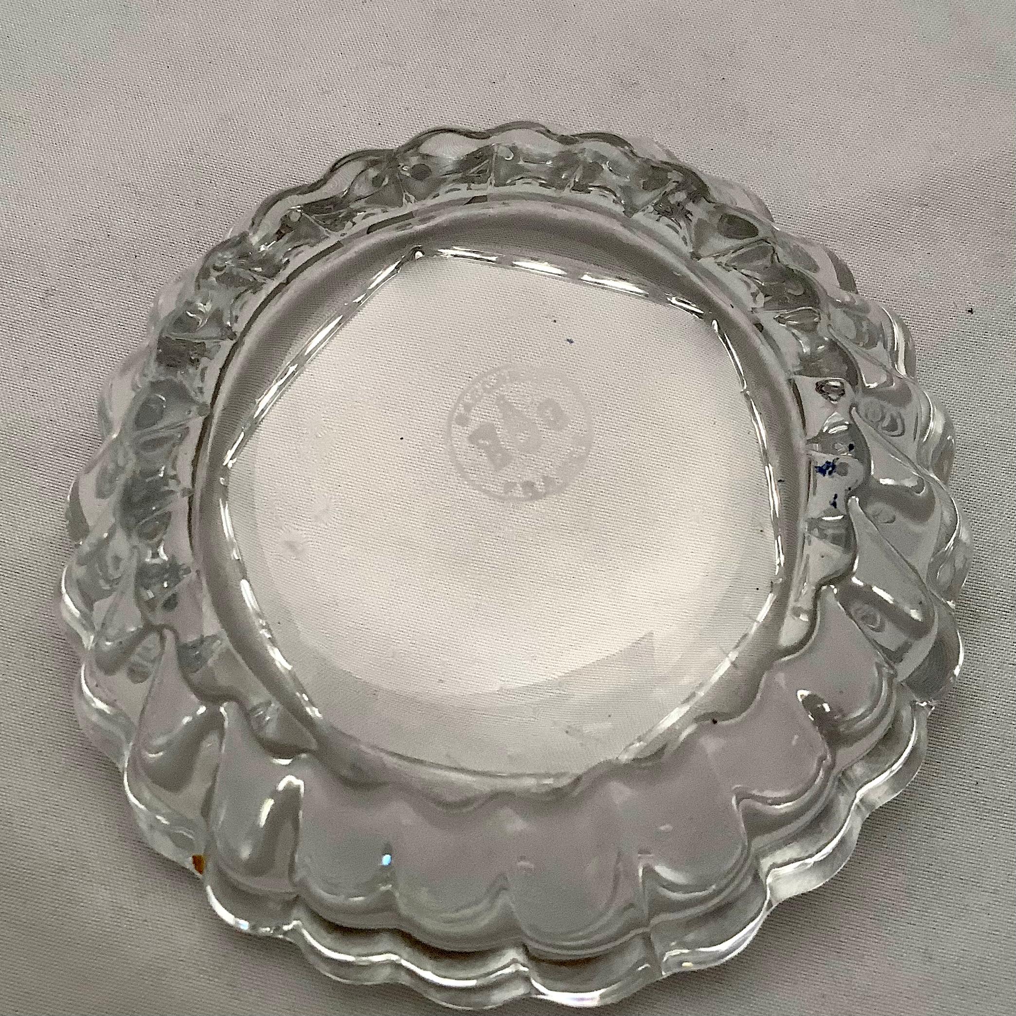 Plat couvert de cristal de Baccarat, 20ème siècle Excellent état - En vente à Los Angeles, CA