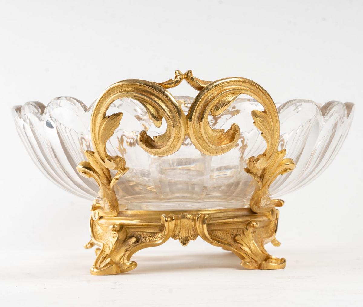 Baccarat crystal cup ?entre de table, gilded bronze mount
19th century
Measures: W: 47cm, D: 29cm, H: 15cm.