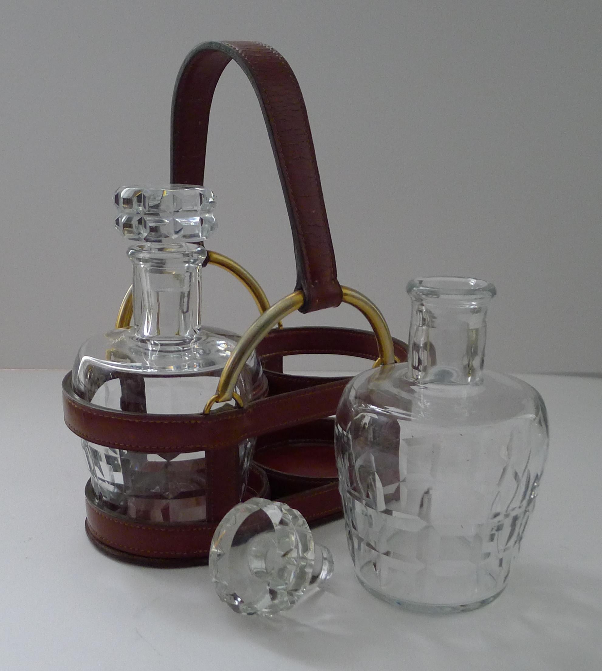 Decantador de cristal de Baccarat, Hermès, París, hacia 1955, diseñado por Jacques Moderno de mediados de siglo en venta