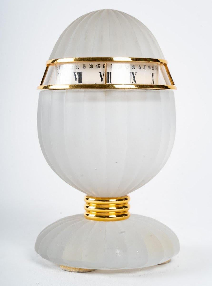 Reloj de sobremesa de cristal de Baccarat, Siglo XX.

Reloj de sobremesa de cristal de Baccarat de finales del siglo XX, funcionando, buen estado, movimiento de cuarzo.
A: 20cm , P: 11,5cm