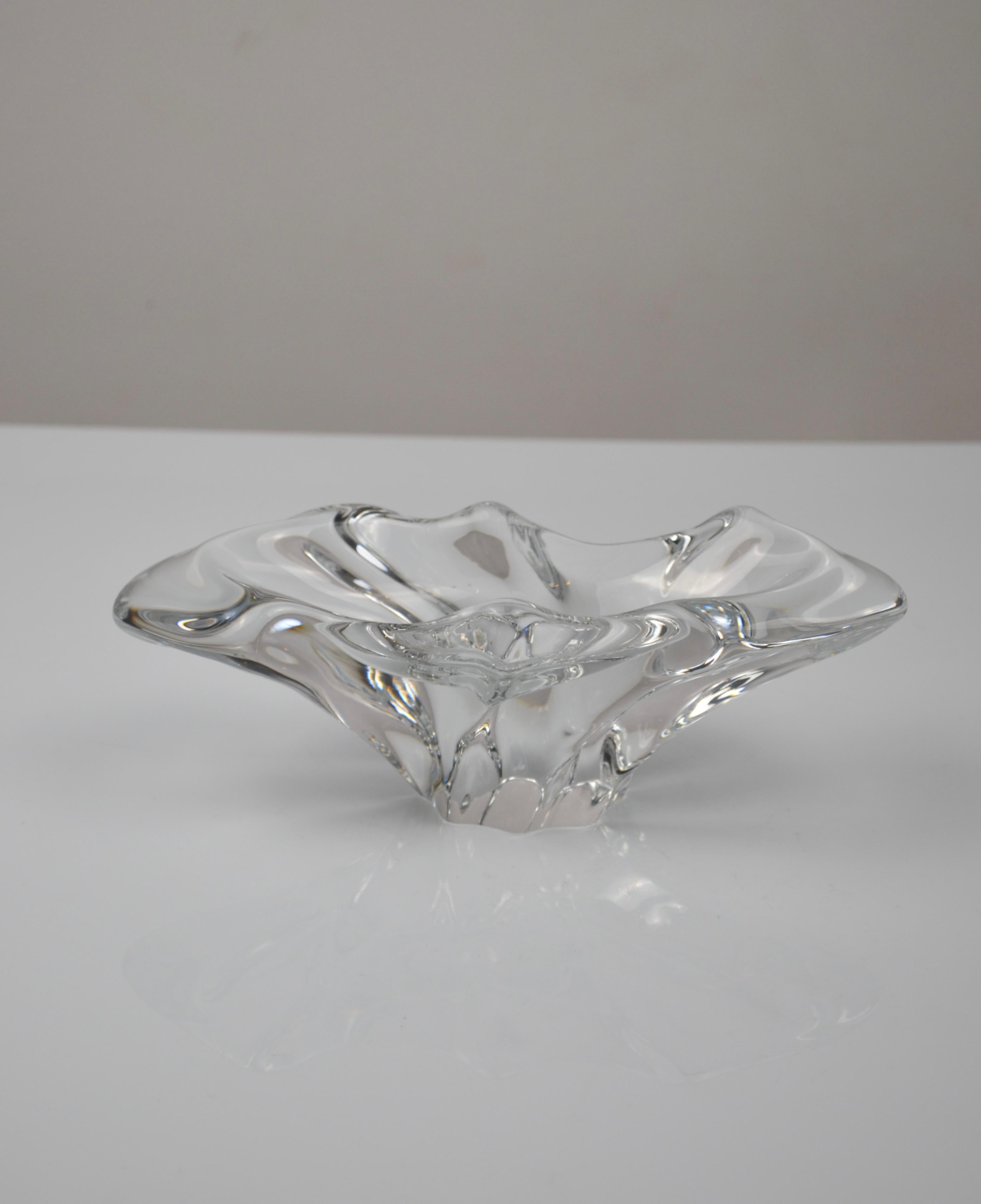 Baccarat Kristallschale / Dekorative Schale, Frankreich, signiert im Angebot 1