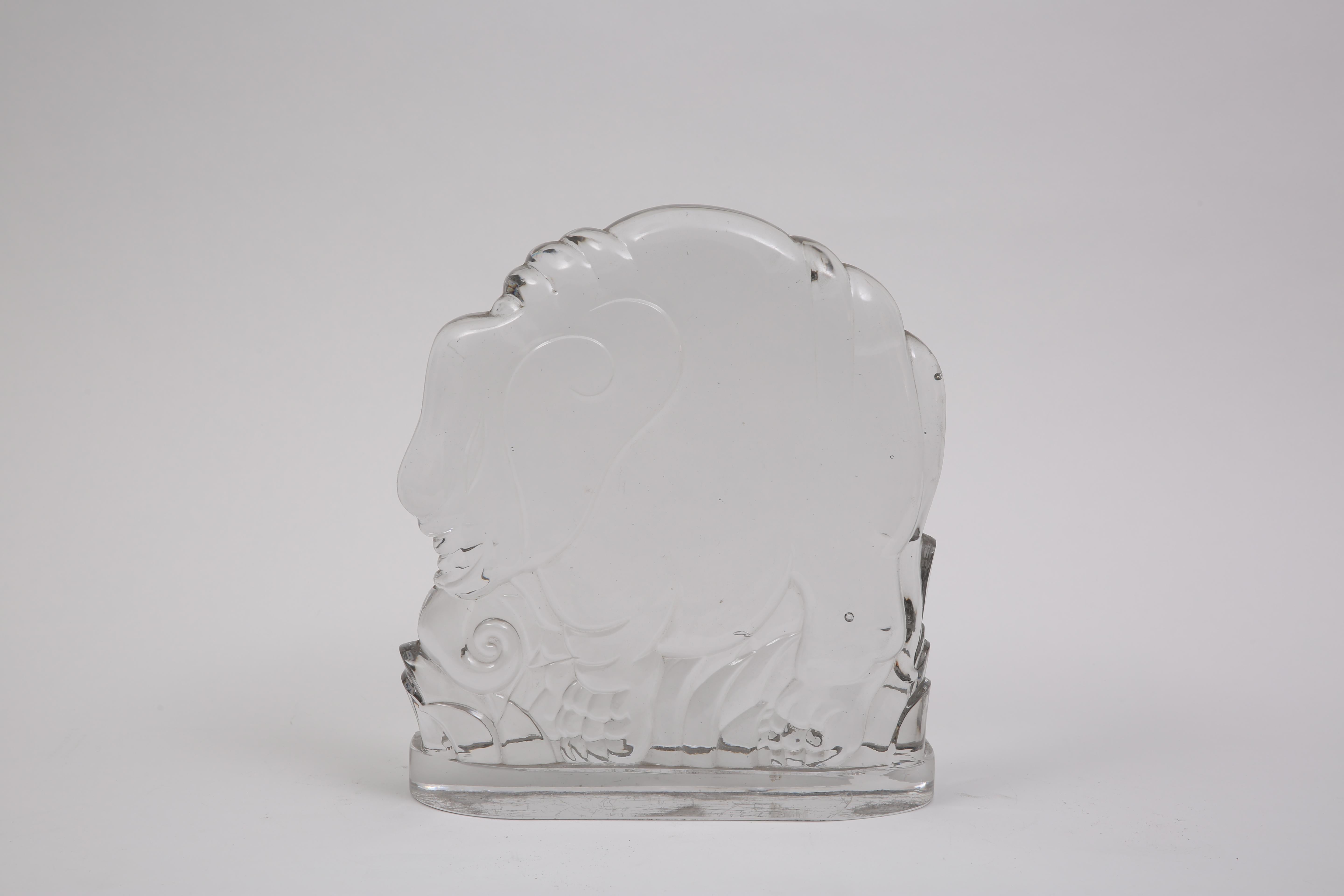 Piatto in cristallo Baccarat, raffigurante un elefante. Timbro Baccarat, Francia.

Francia, CIRCA 1924.