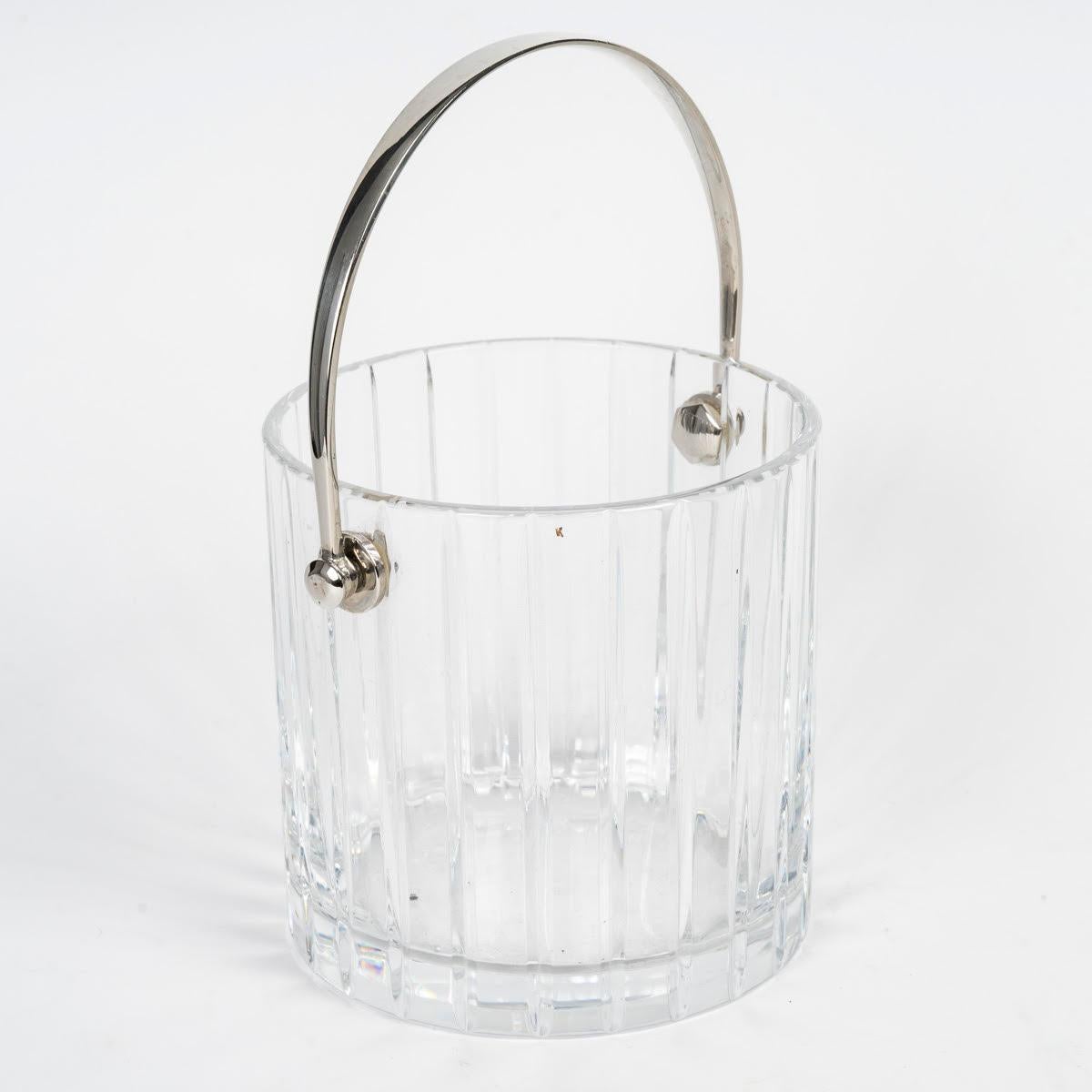 Baccarat crystal ice bucket, 1950, signed Baccarat.

Baccarat crystal ice bucket, silver-plated metal handle, 1950, signed Baccarat.
H: 22cm. W: 15cm, D: 12,5cm