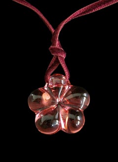 Baccarat - Ciondolo per collana con giglio di cristallo e cordoncino di velluto rosso - Francia - C.C. 1995