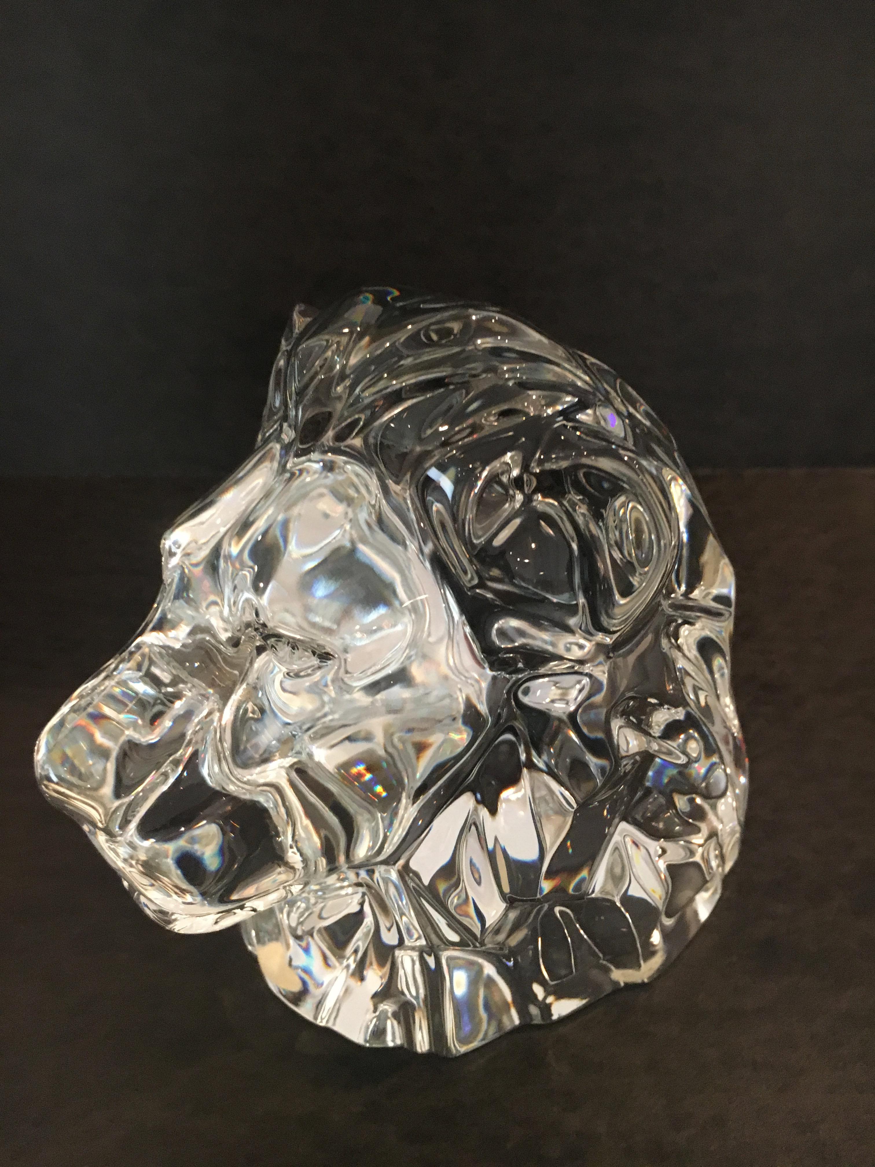 Mid-Century Modern Poids à papier en cristal tête de lion de Baccarat