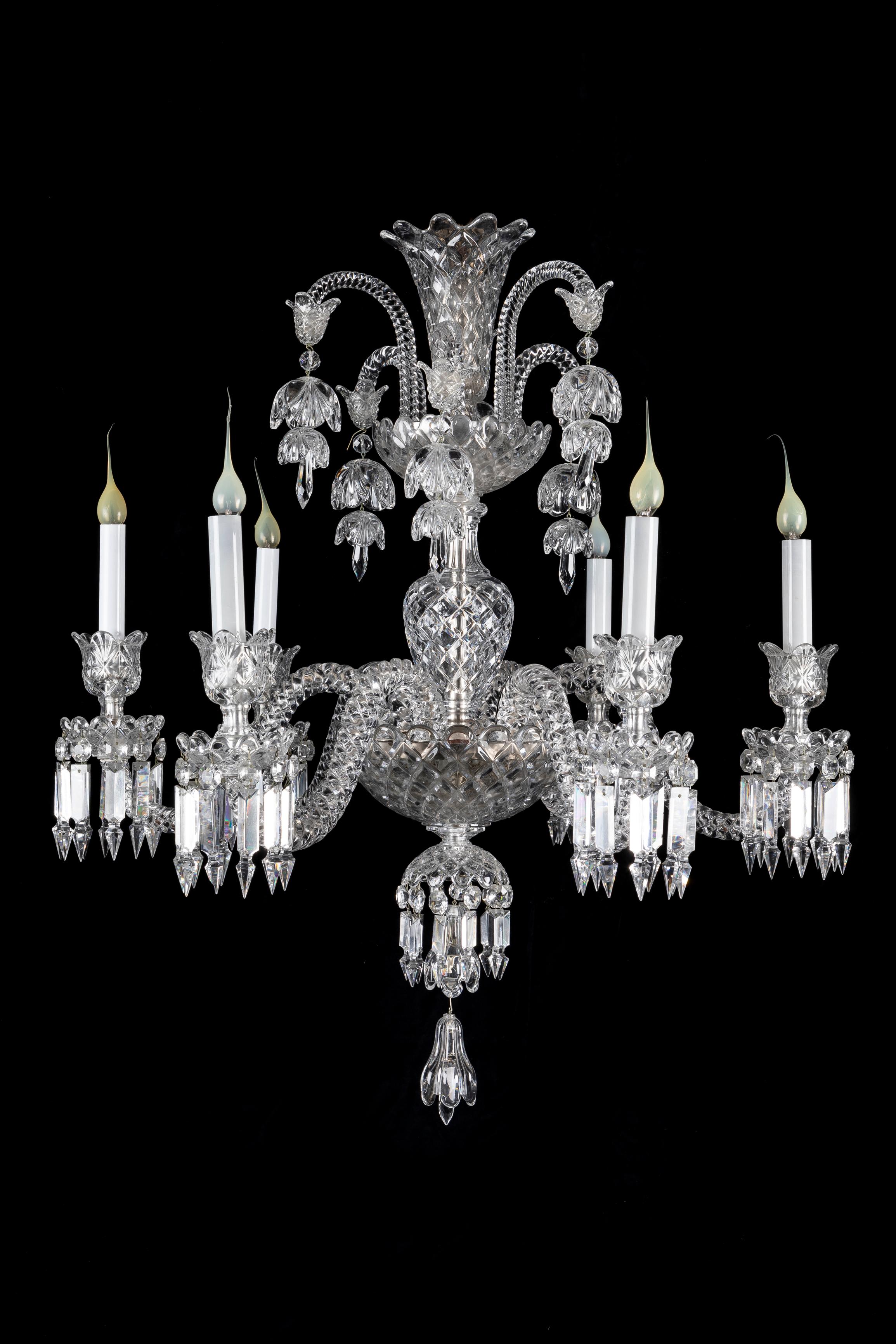 Français Lustre de style Louis XVI en cristal de Baccarat en vente
