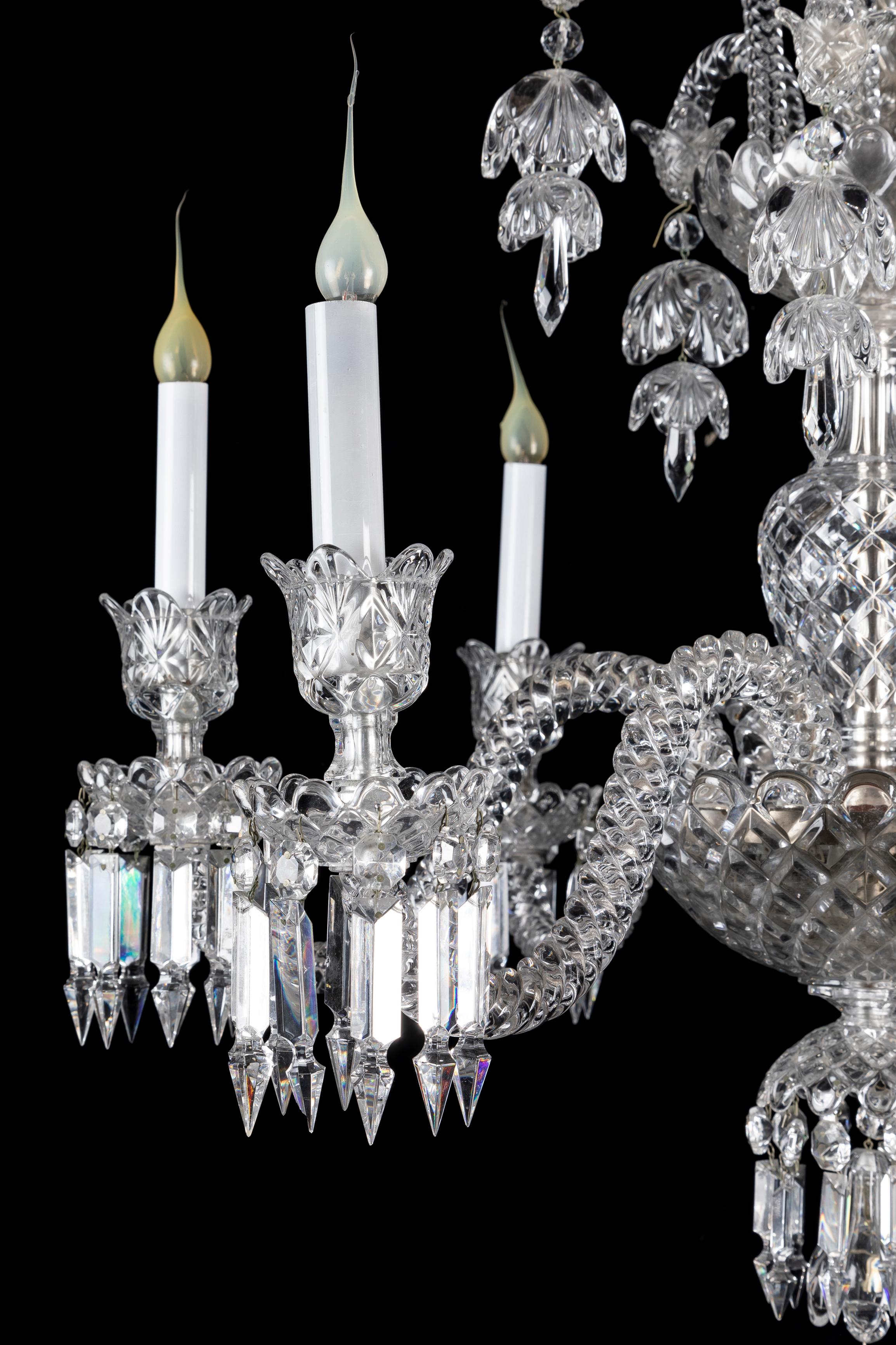 20ième siècle Lustre de style Louis XVI en cristal de Baccarat en vente