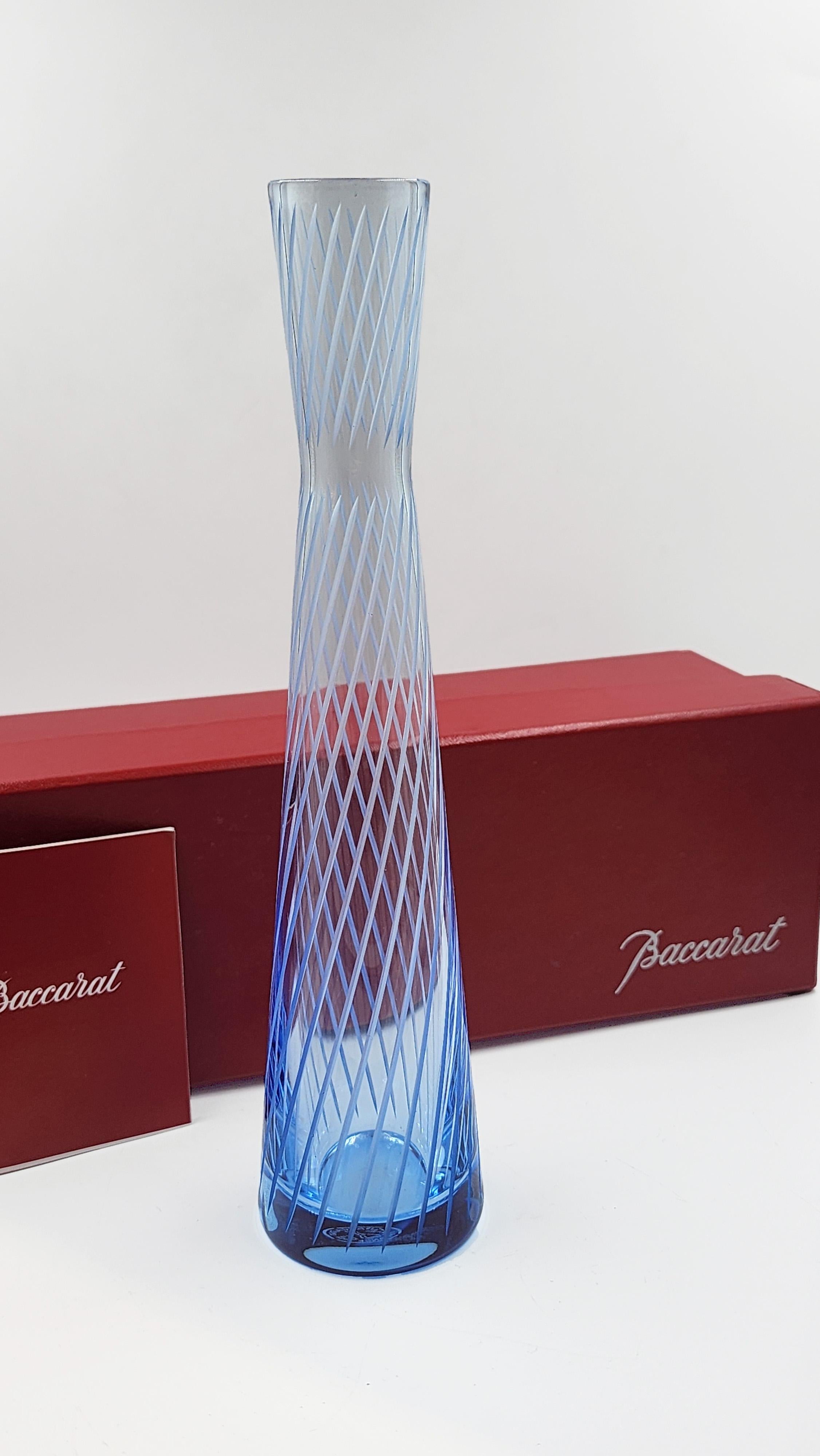 Français Vase Mikado passion bleu en cristal de Baccarat, excellent dans sa boîte en vente