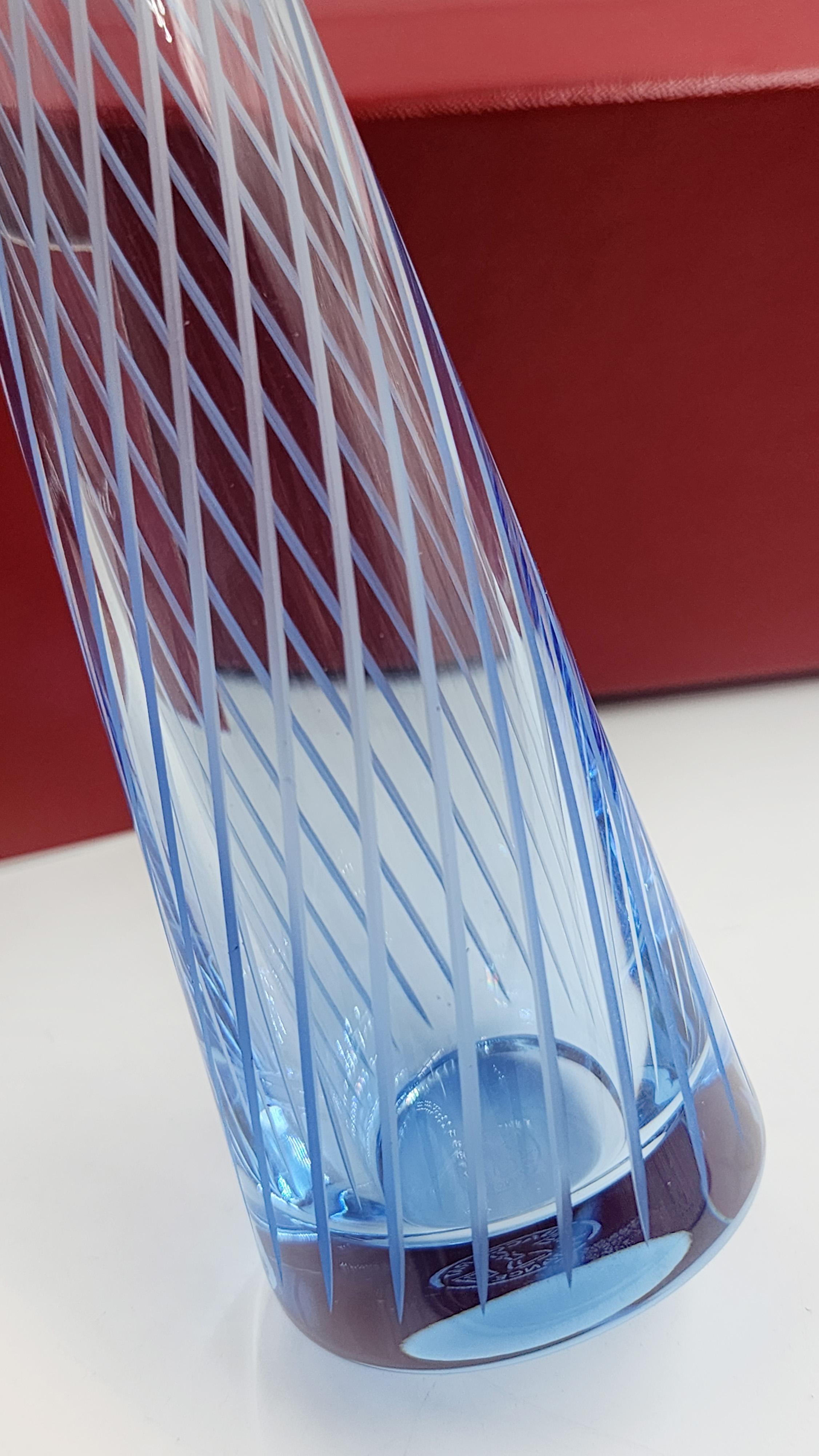 Fait main Vase Mikado passion bleu en cristal de Baccarat, excellent dans sa boîte en vente