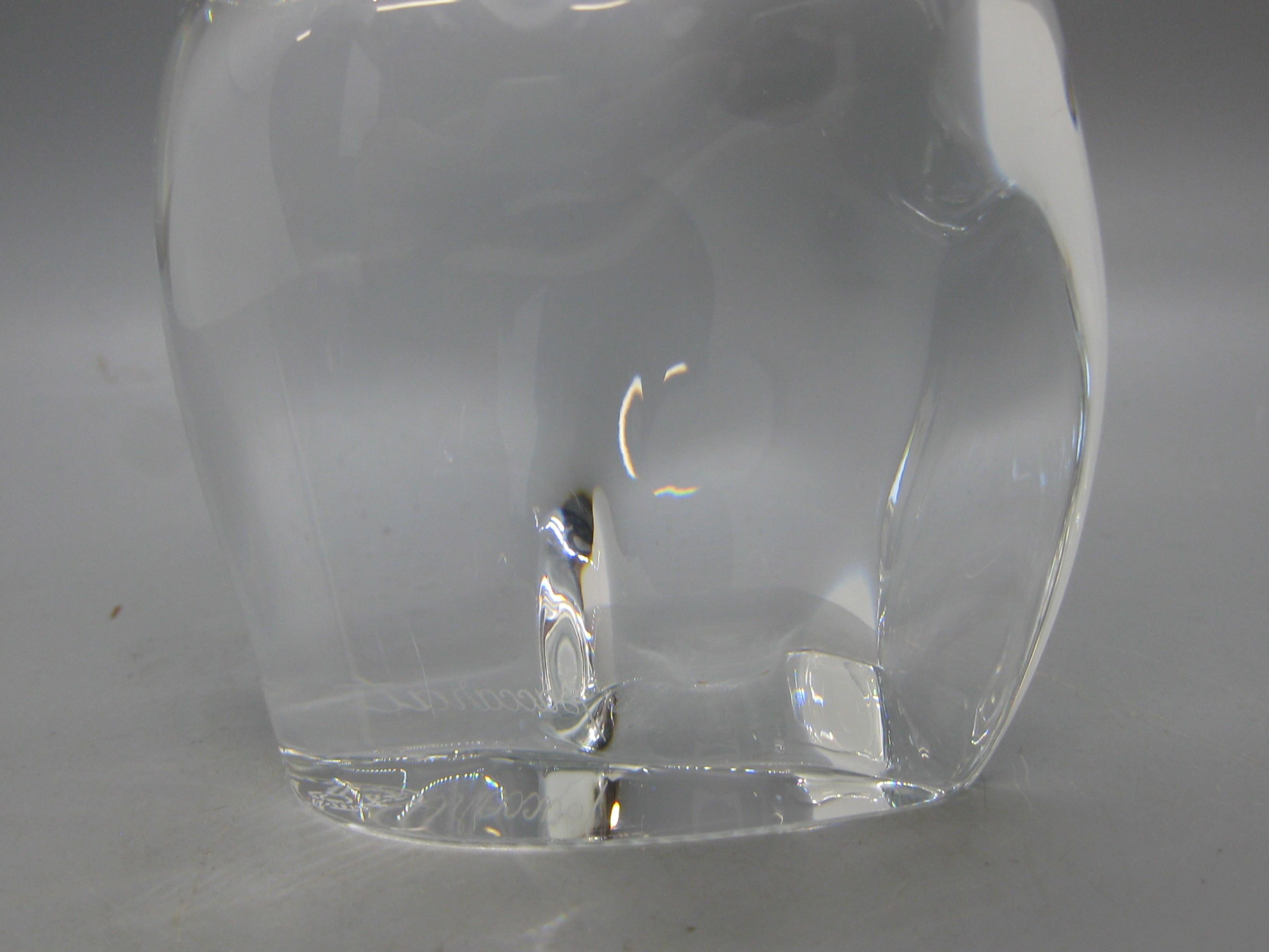 Cristal Figurine presse-papiers d'éléphant asiatique moderniste en cristal de Baccarat, France en vente