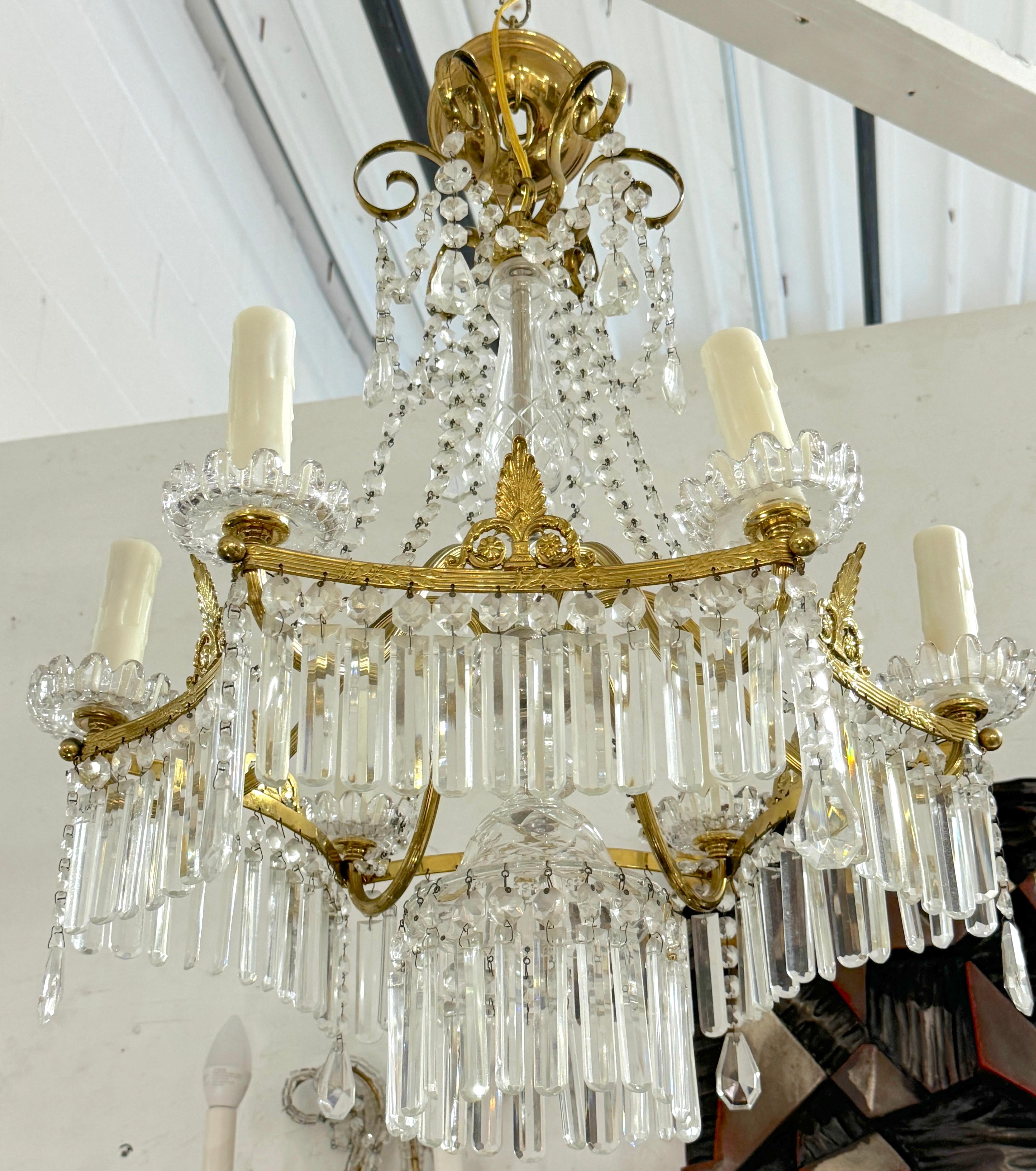 Baccarat Crystal and Ormolu Neoclassical 6-Light Chandelier 
France, circa 1900s, One Bobeche-Signed Baccarat

This exquisite Baccarat crystal and ormolu chandelier is a striking example of Belle Époque neoclassicism, dating back to the early 1900s
