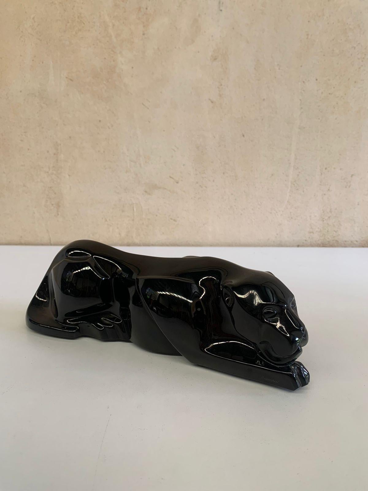 Black crystal panther sculpture by Baccarat, circa 1980s. In excellent condition.