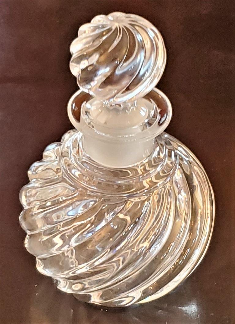 Presenting a glorious Baccarat crystal perfume bottle.

High quality and made in France!

It consists of a beautiful Baccarat swirl pattern crystal perfume bottled and matching stopper.

Made of the highest quality ‘Baccarat’ crystal.

Made