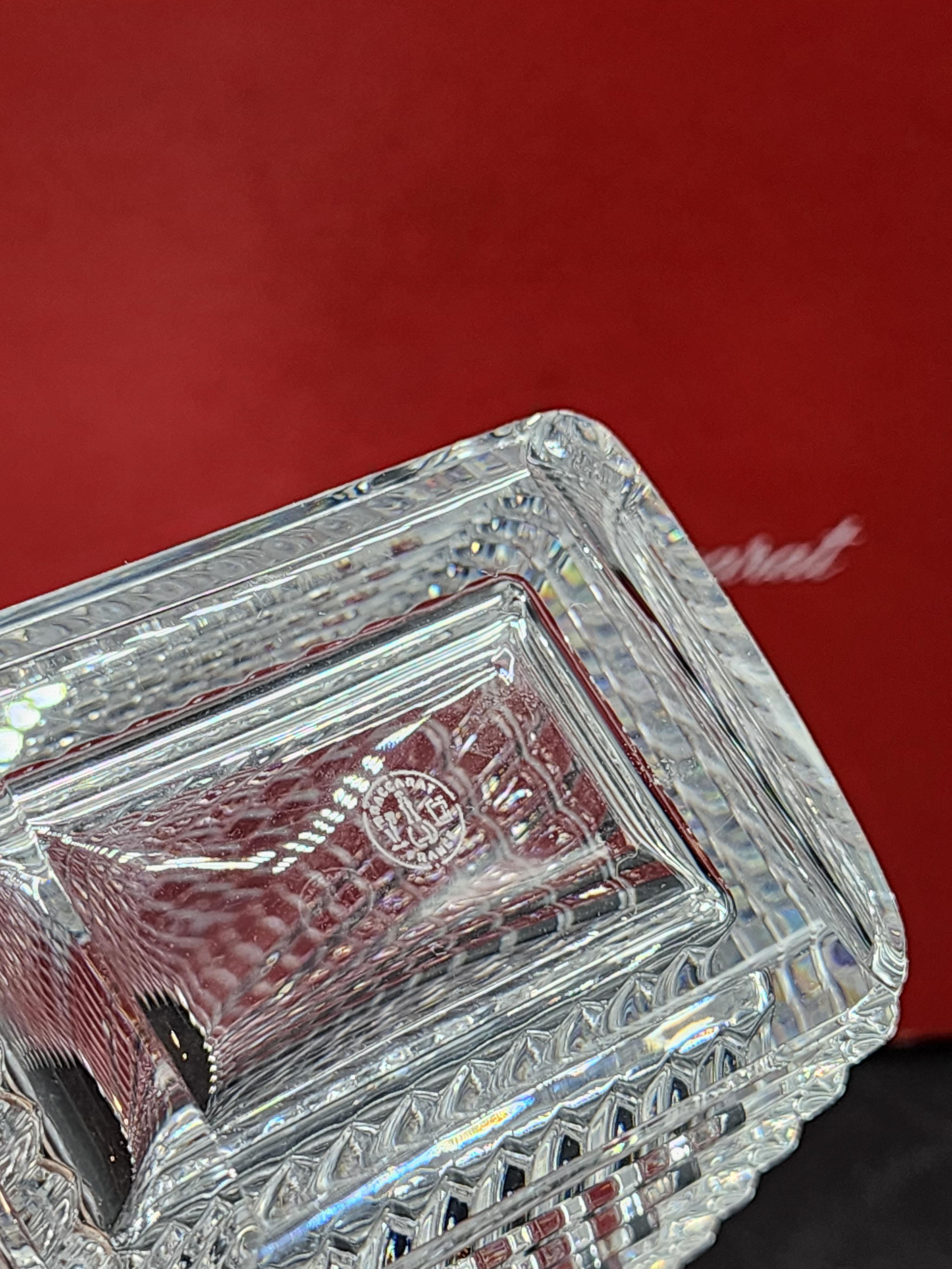 XX secolo Vaso rettangolare in cristallo Baccarat in vendita