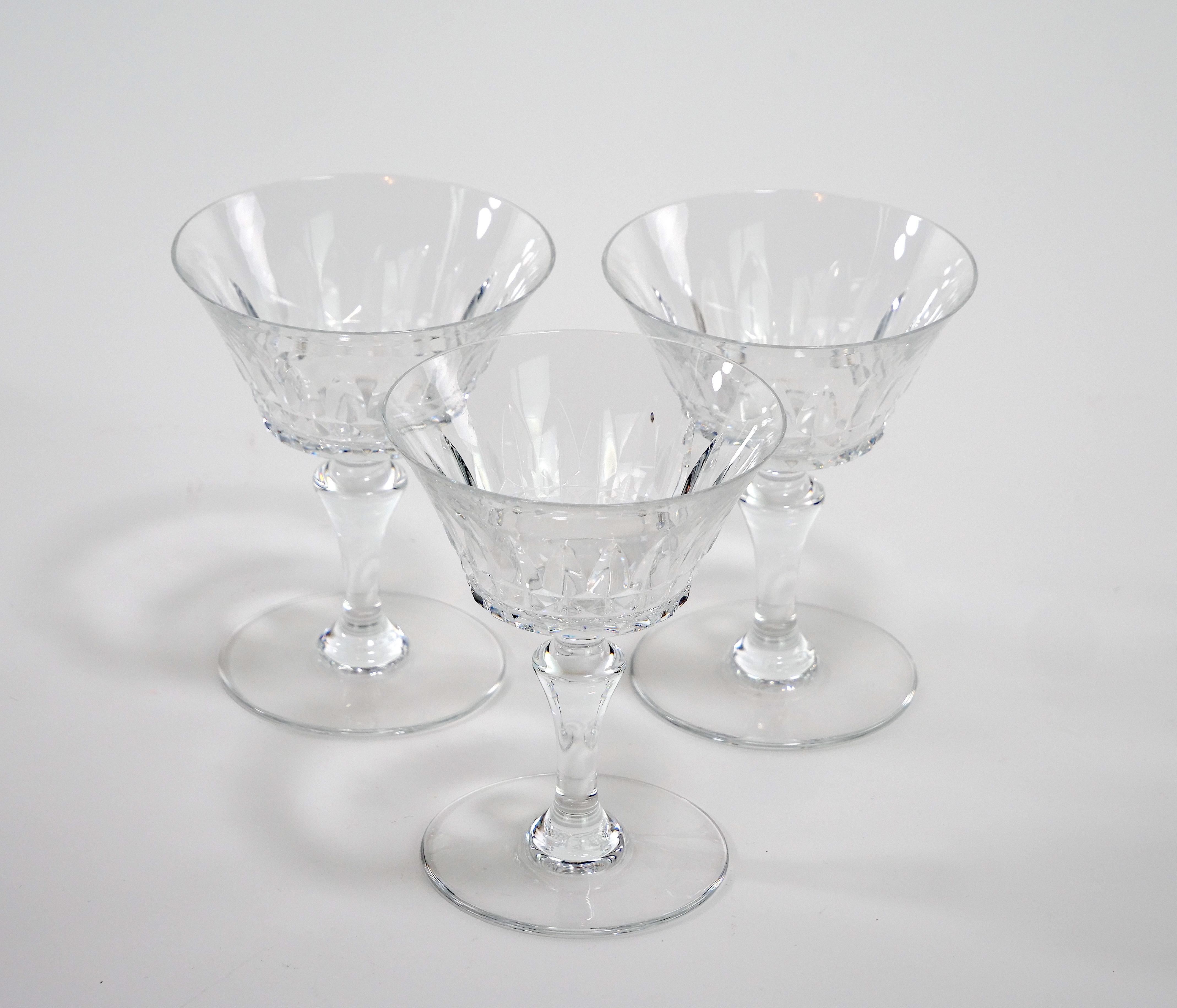 20ième siècle Service de table / vaisselle de bar cristal Baccarat / 12 personnes en vente